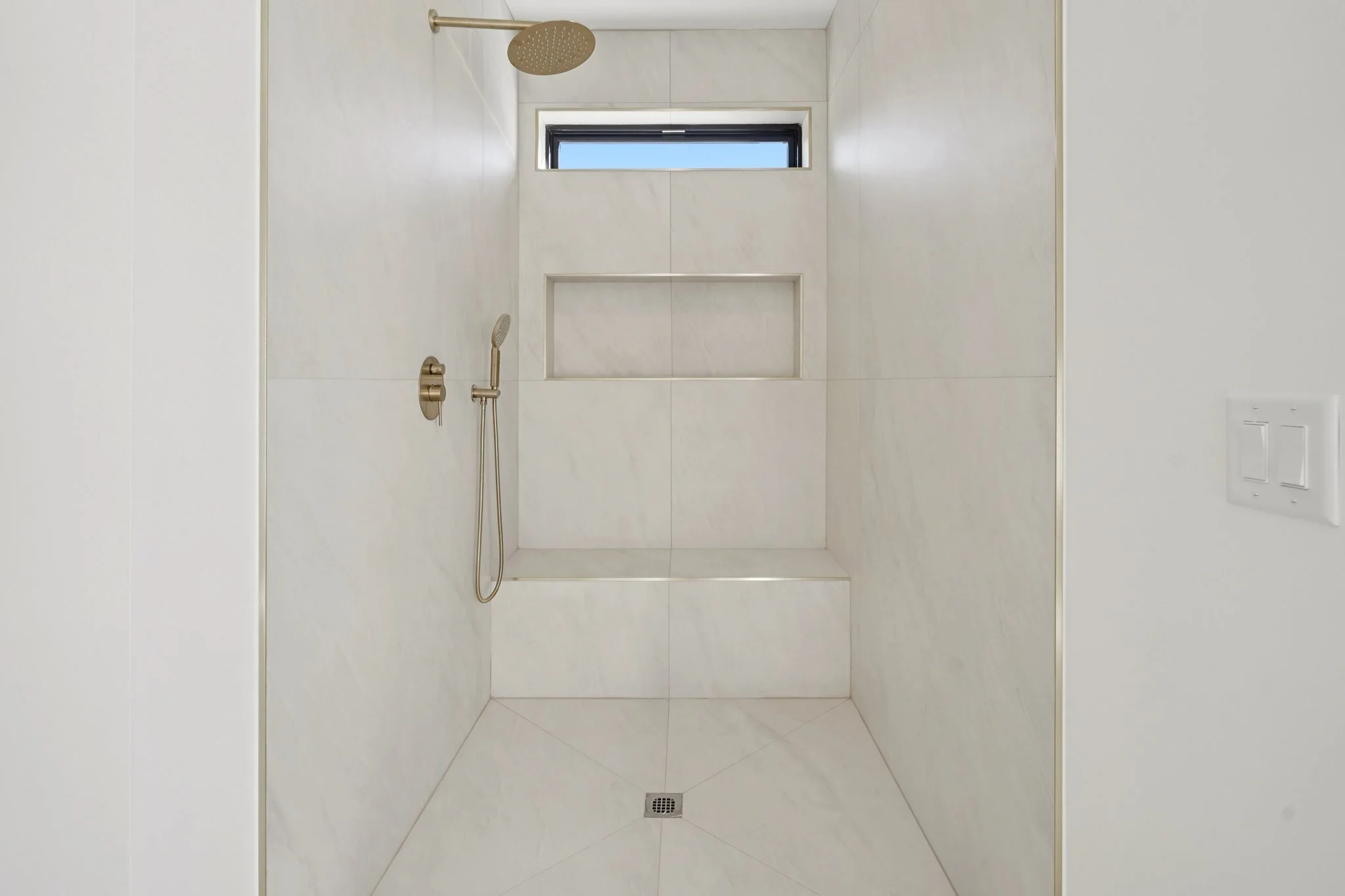 46-web-or-mls-Watsonwood Dr-S2711-044.jpg