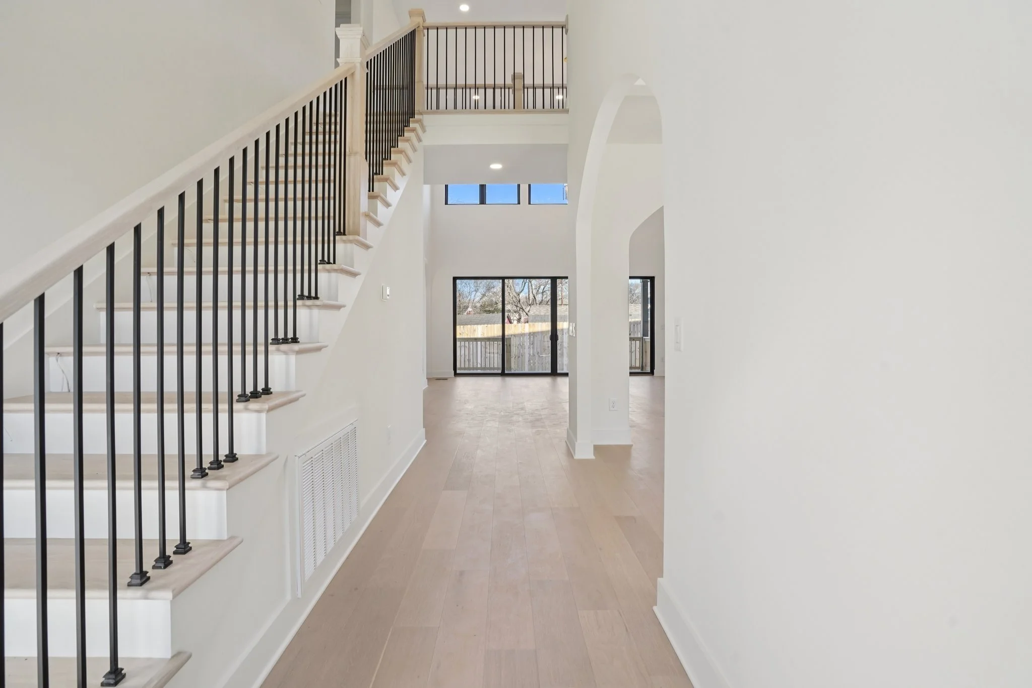 7-web-or-mls-Watsonwood Dr-S2711-005.jpg