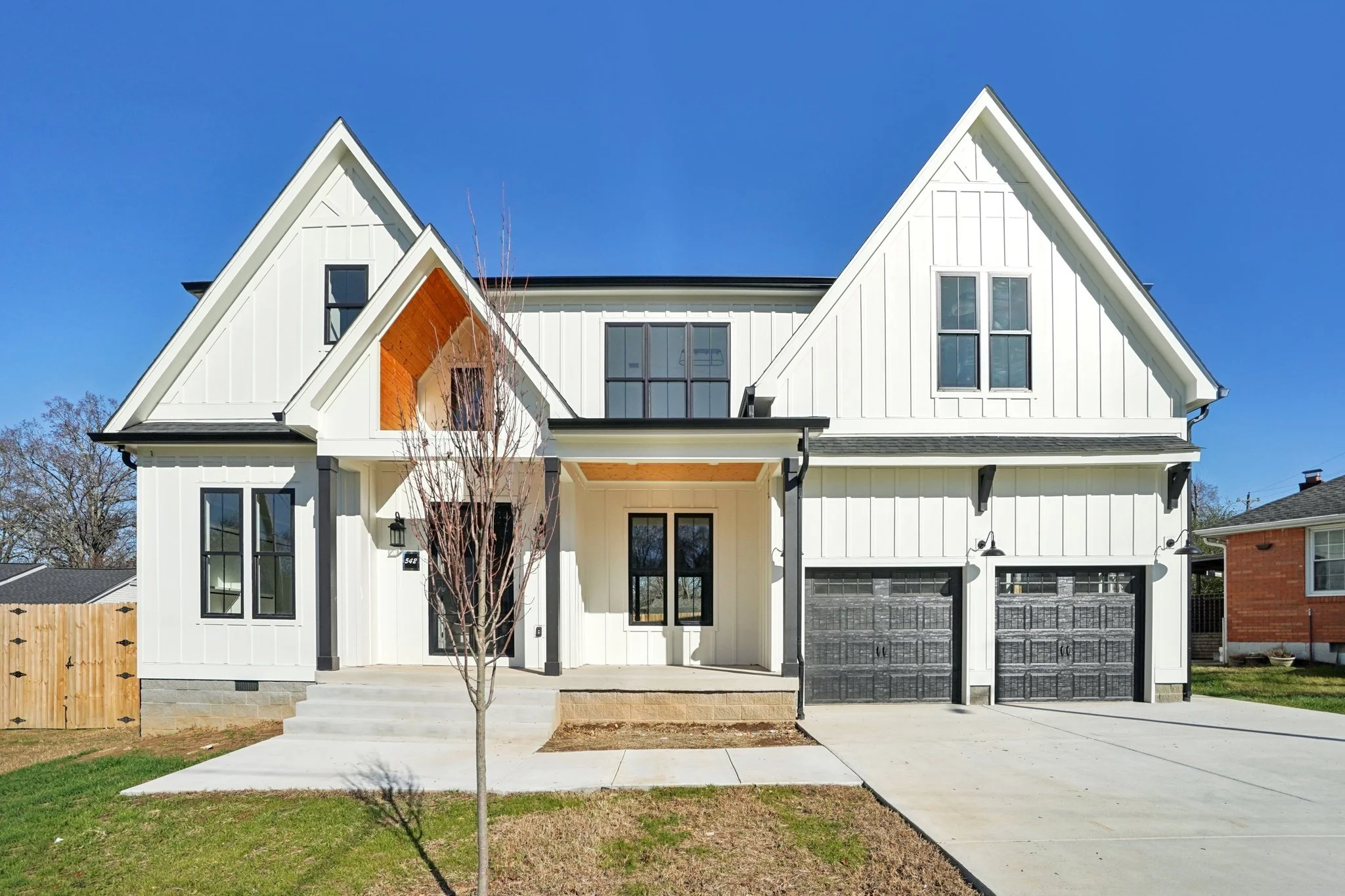 3-web-or-mls-Watsonwood Dr-S2711-001.jpg