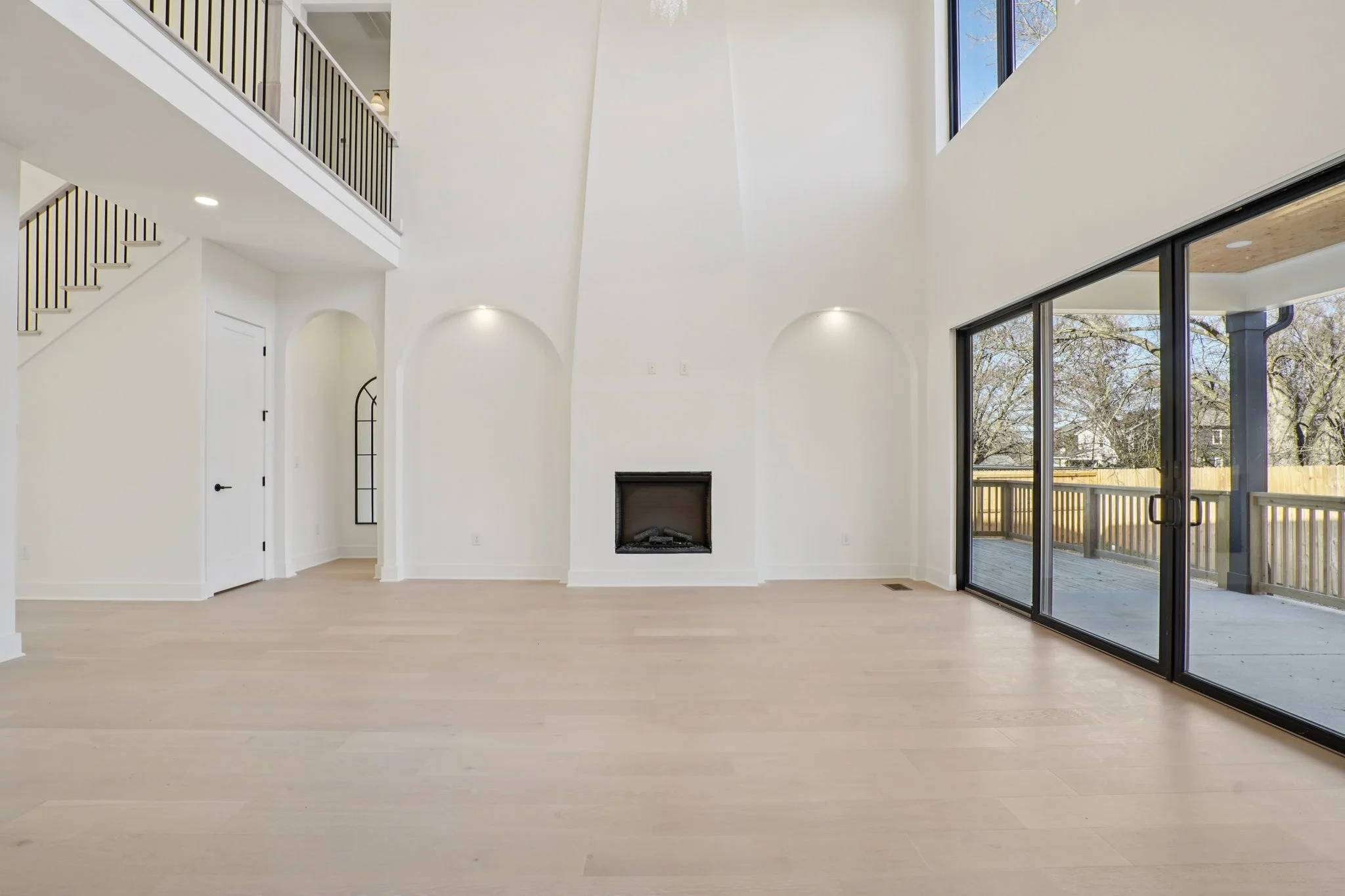 15-web-or-mls-Watsonwood Dr-S2711-013.jpg