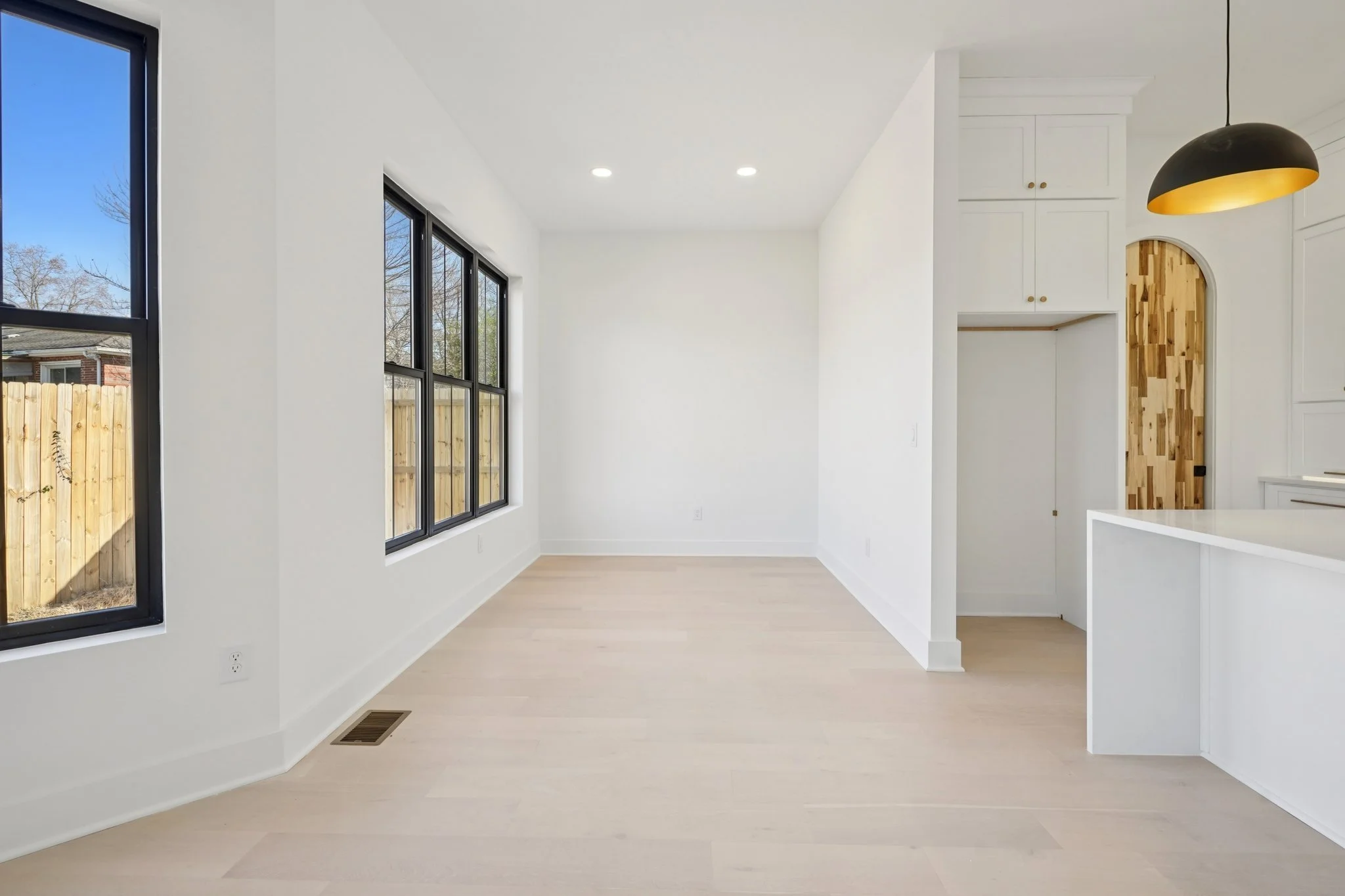 17-web-or-mls-Watsonwood Dr-S2711-015.jpg