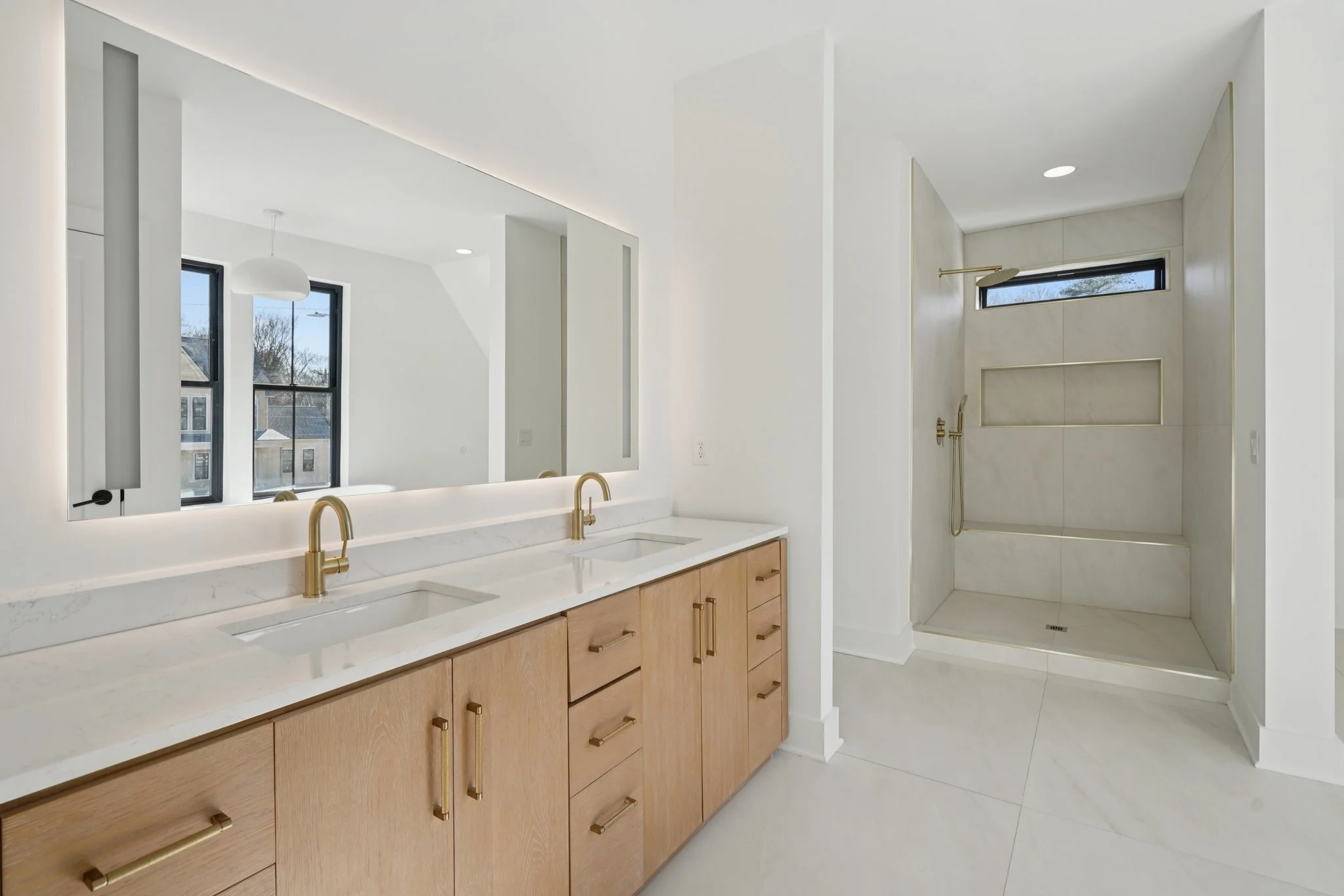 45-web-or-mls-Watsonwood Dr-S2711-043.jpg