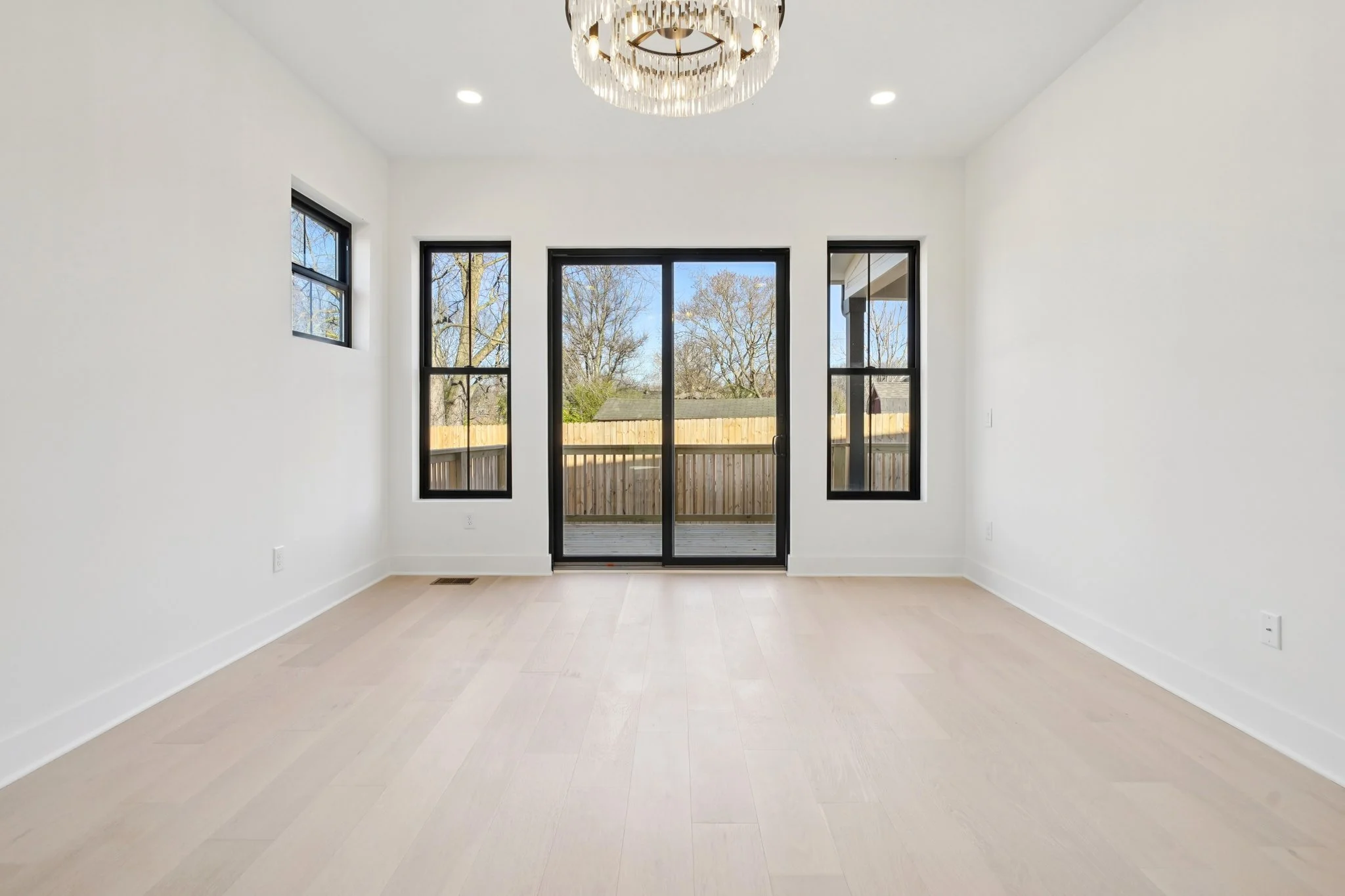 25-web-or-mls-Watsonwood Dr-S2711-023.jpg