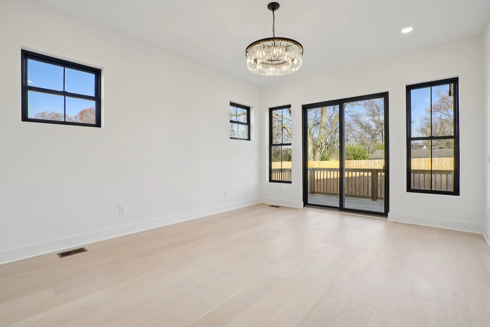 24-web-or-mls-Watsonwood Dr-S2711-022.jpg