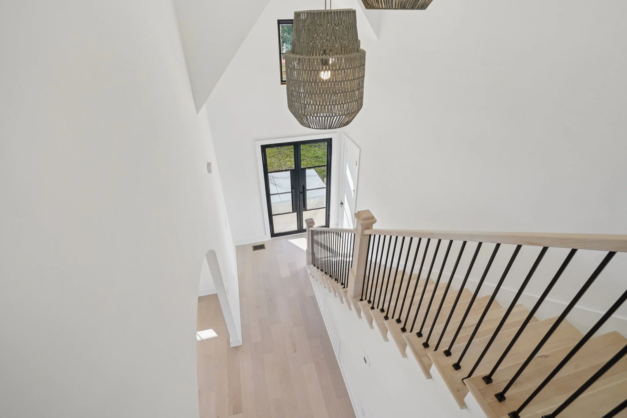 32-web-or-mls-Watsonwood Dr-S2711-030.jpg