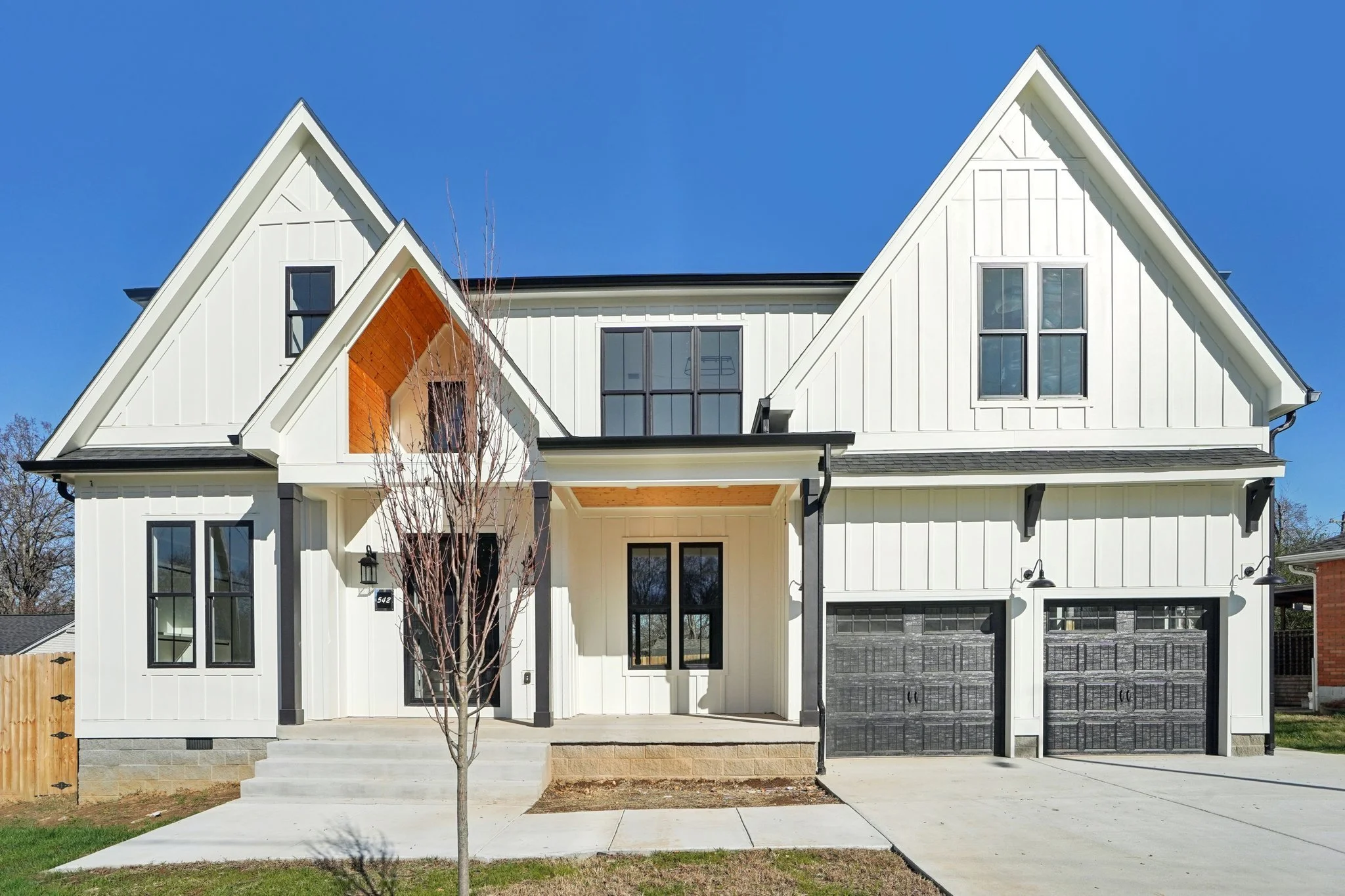 4-web-or-mls-Watsonwood Dr-S2711-002.jpg