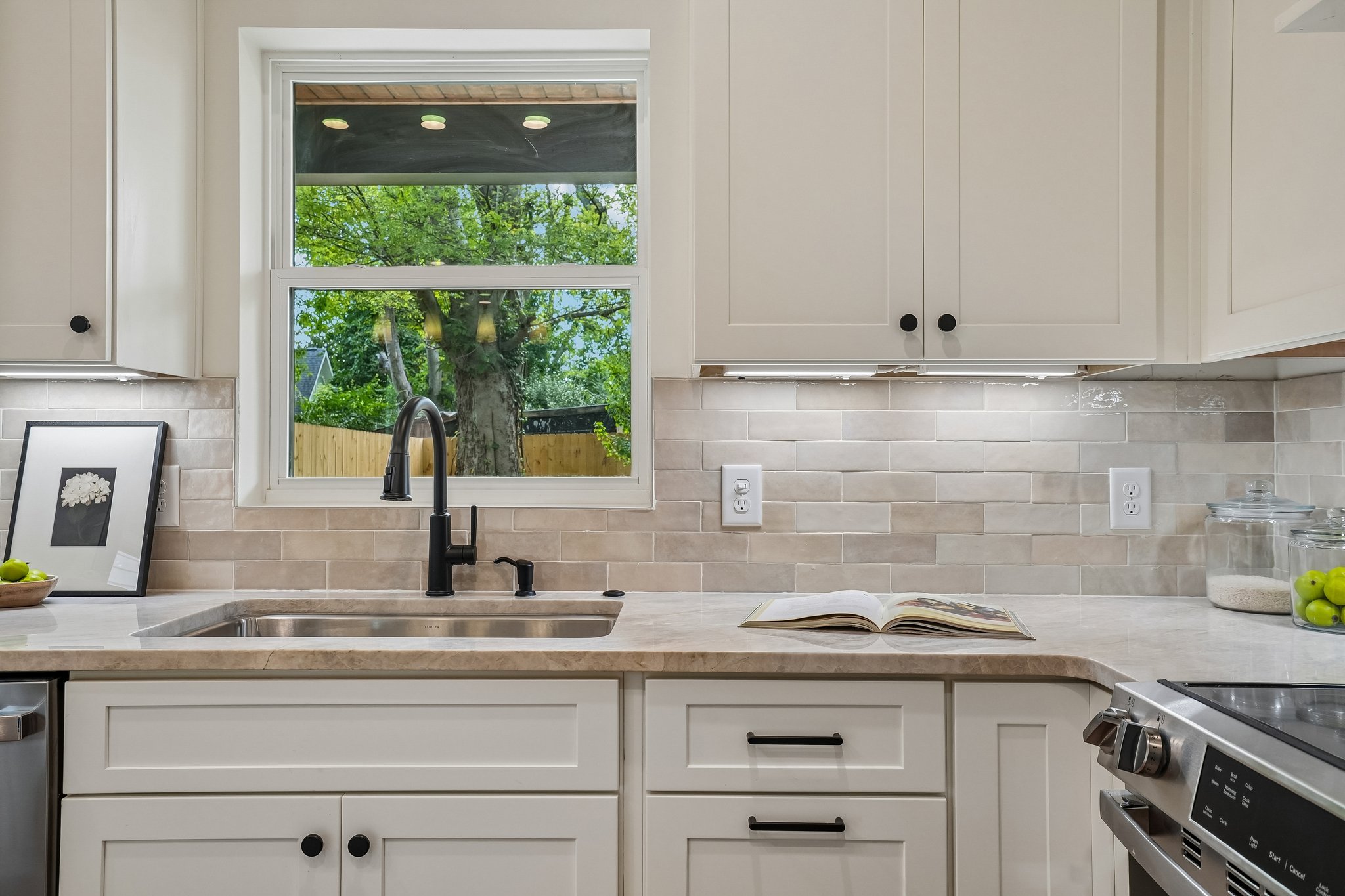 12-web-or-mls-Sultana Ave B-S0508-012.jpg
