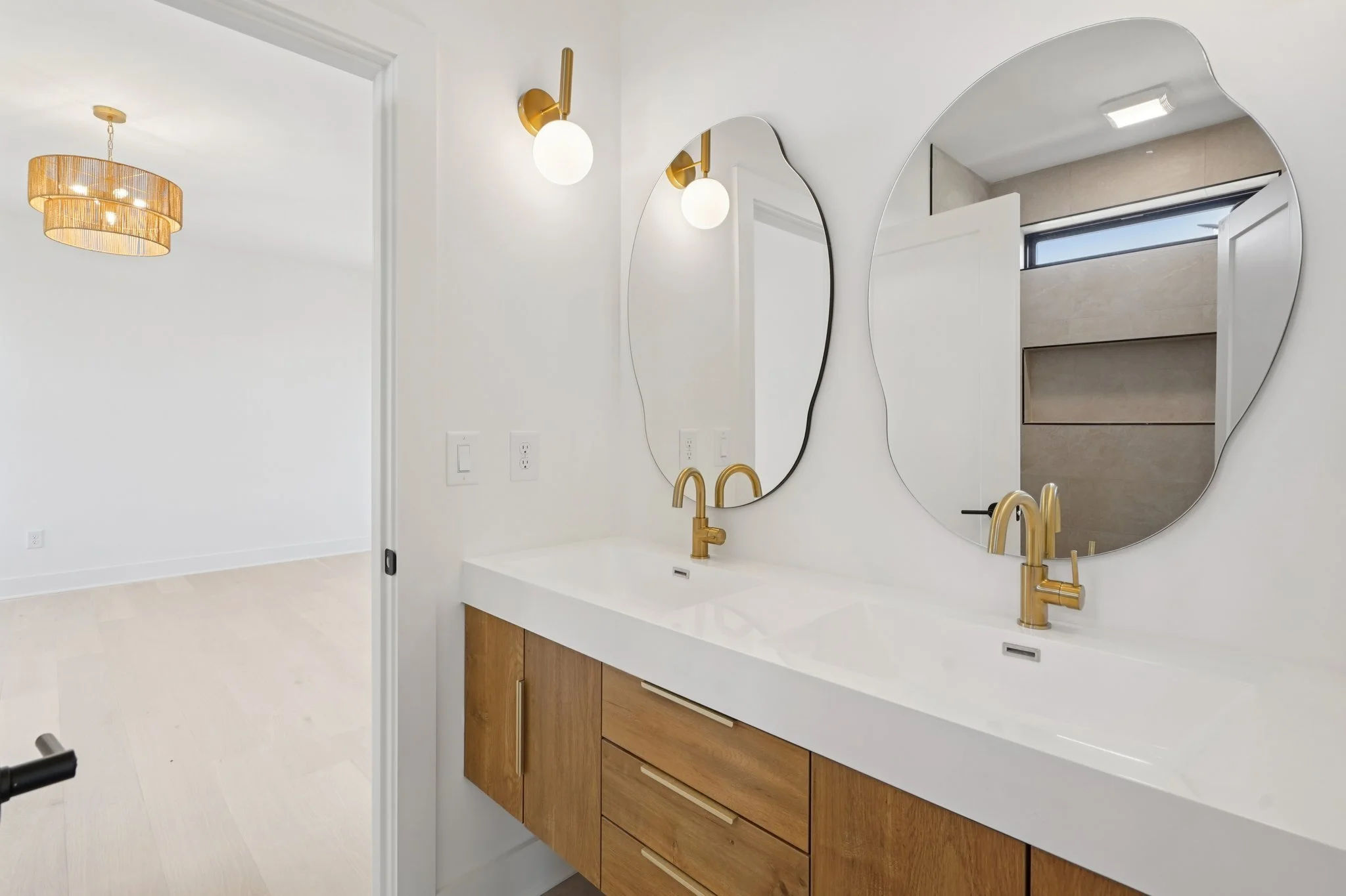 51-web-or-mls-Watsonwood Dr-S2711-049.jpg