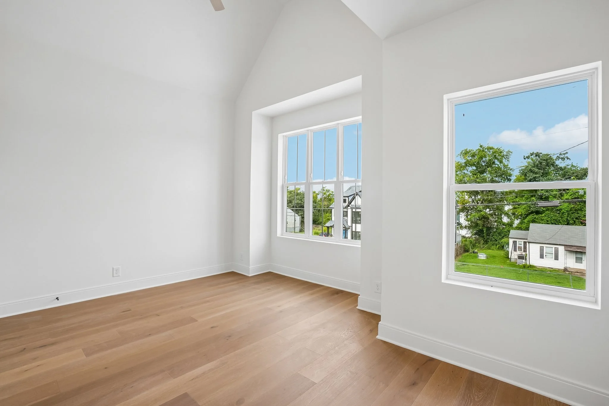 16-web-or-mls-Sultana Ave B-S0508-016.jpg