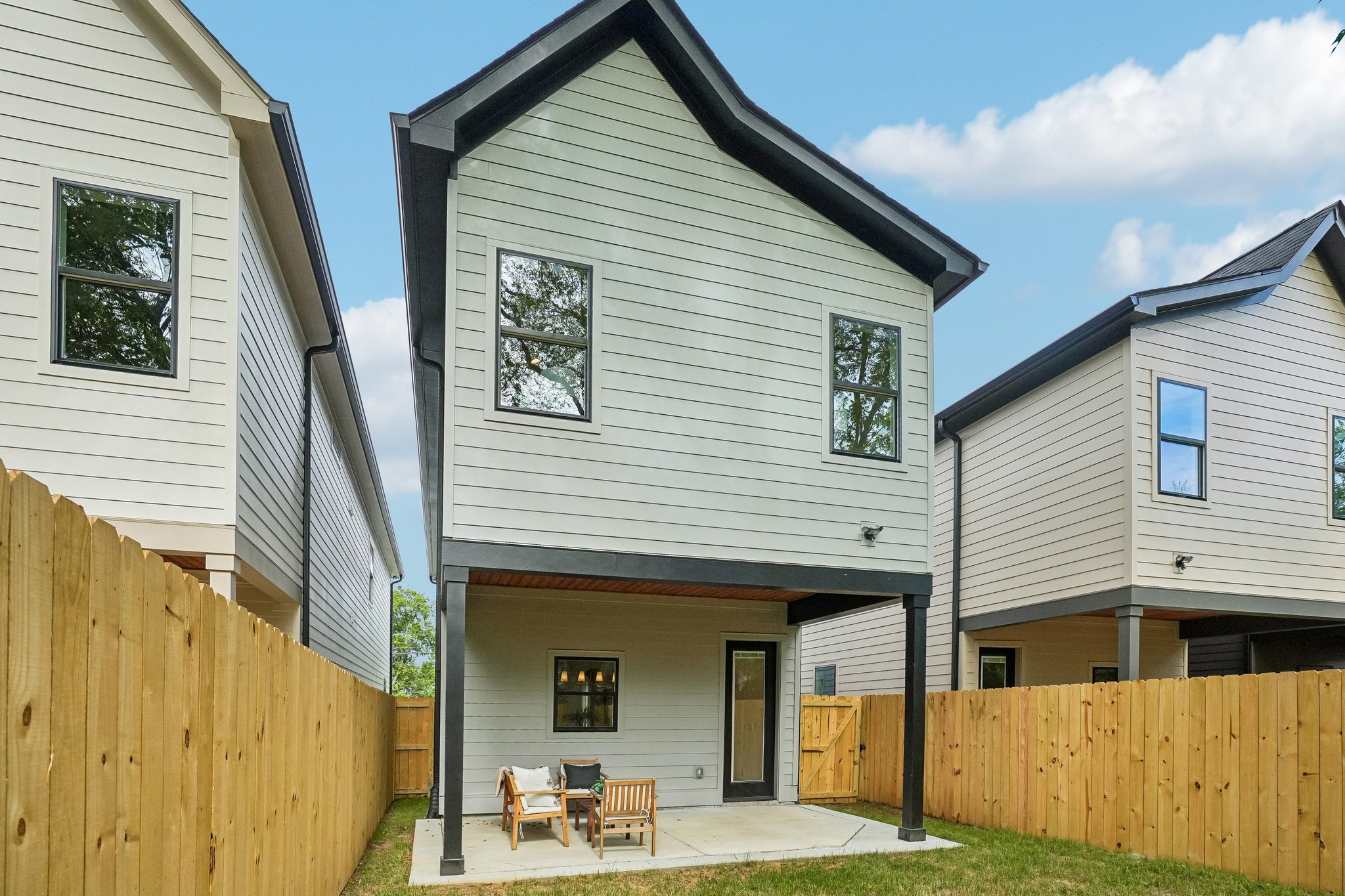 38-web-or-mls-Sultana Ave B-S0508-038.jpg