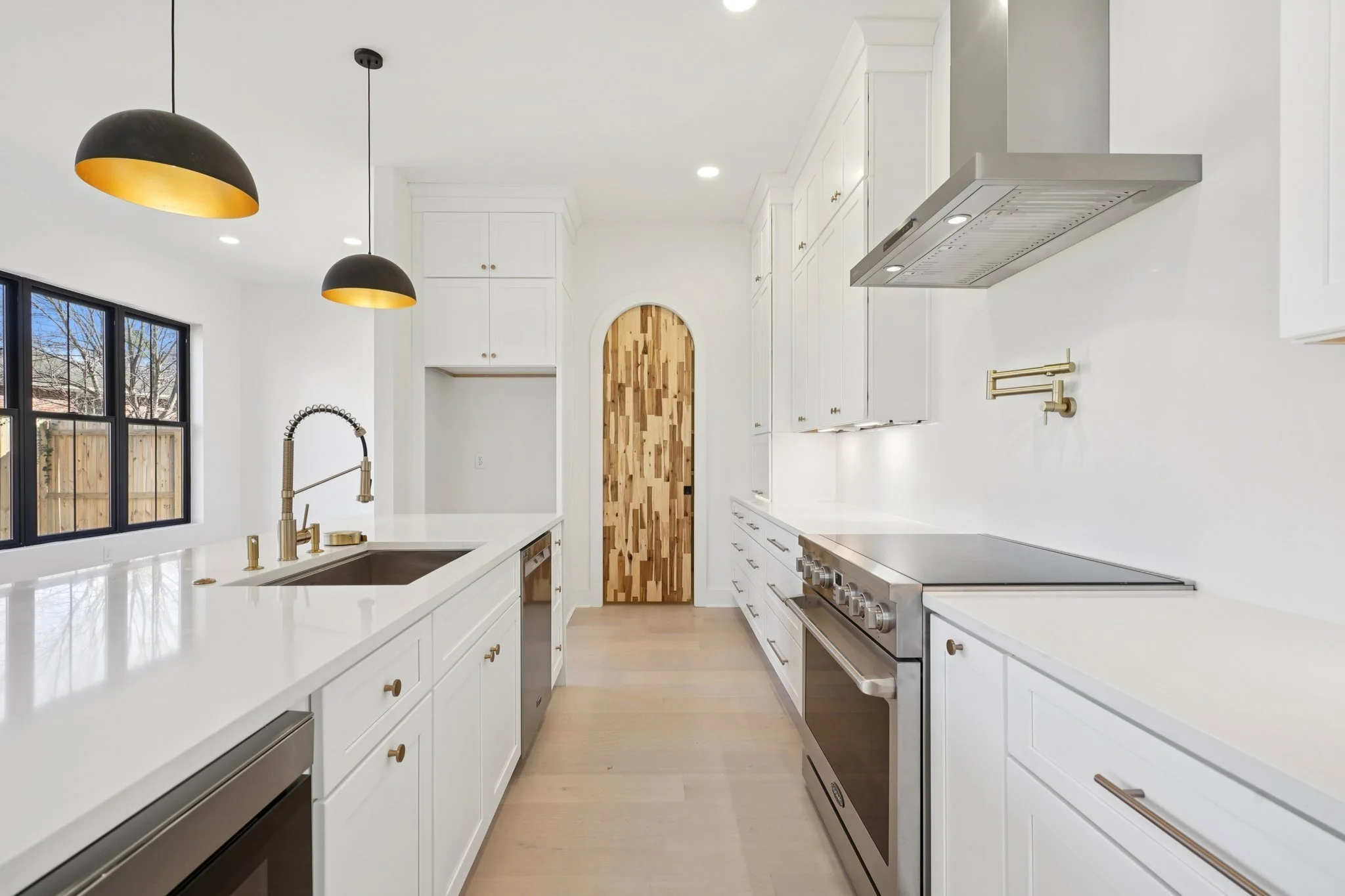 18-web-or-mls-Watsonwood Dr-S2711-016.jpg