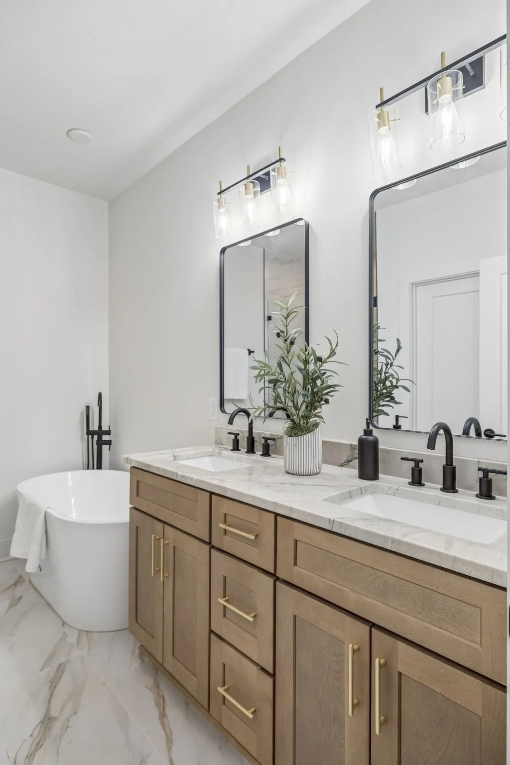 35-6335 Columbia Ave A - 035.JPG
