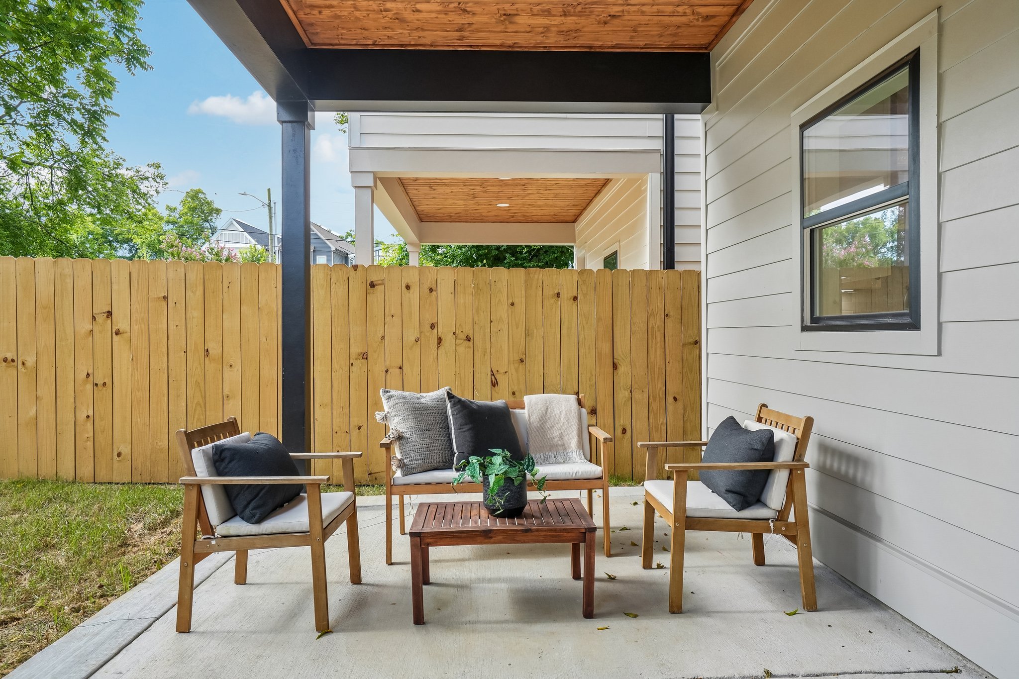 36-web-or-mls-Sultana Ave B-S0508-036.jpg