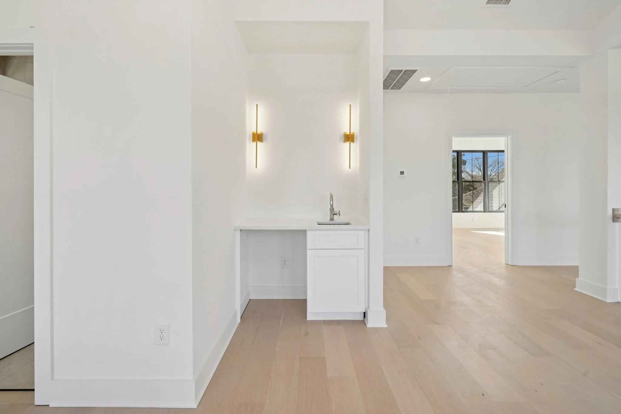 37-web-or-mls-Watsonwood Dr-S2711-035.jpg