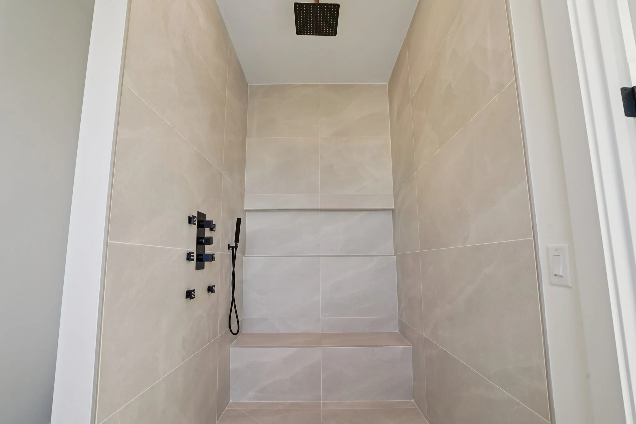 30-web-or-mls-Watsonwood Dr-S2711-028.jpg