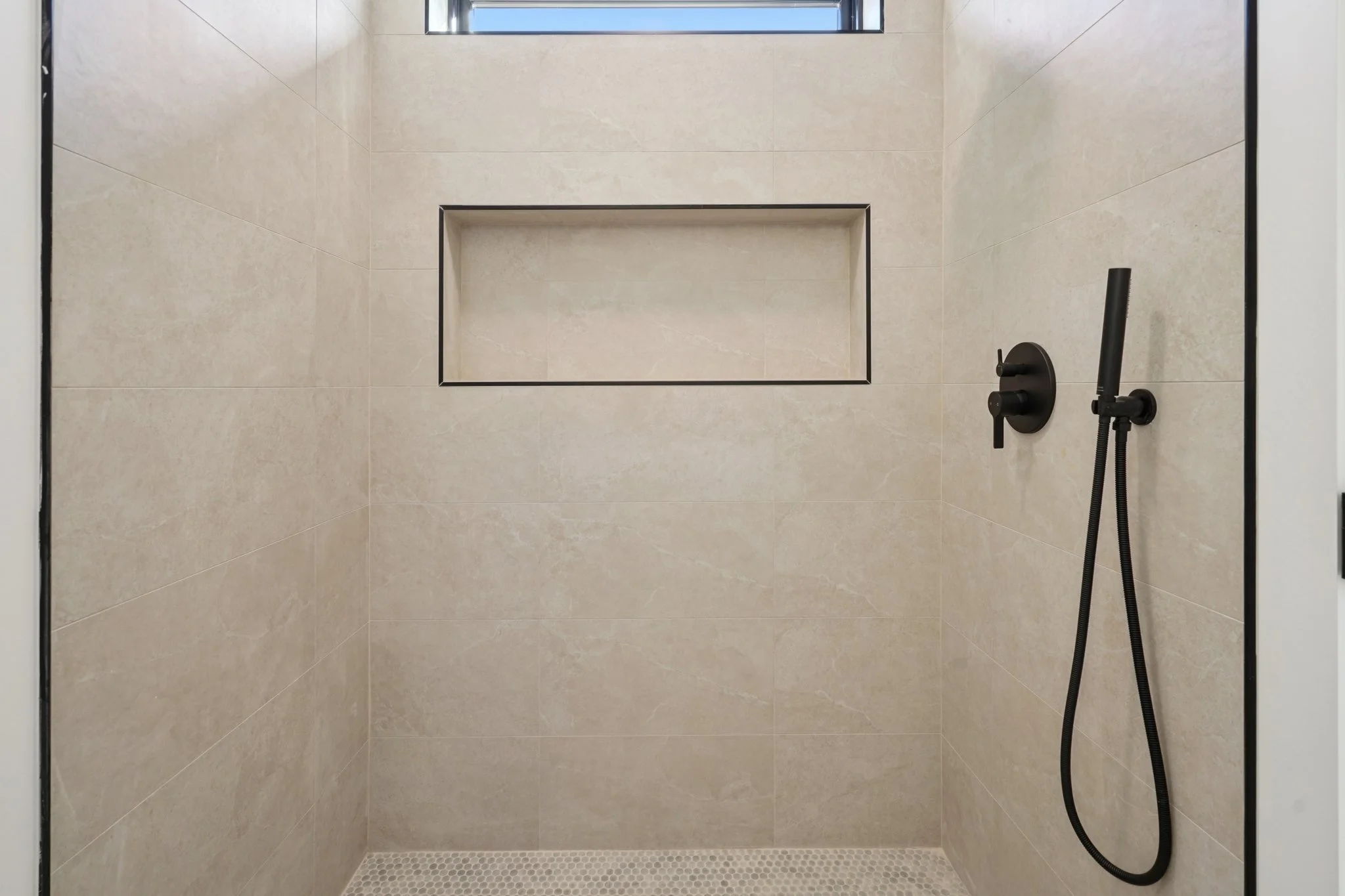 39-web-or-mls-Watsonwood Dr-S2711-037.jpg