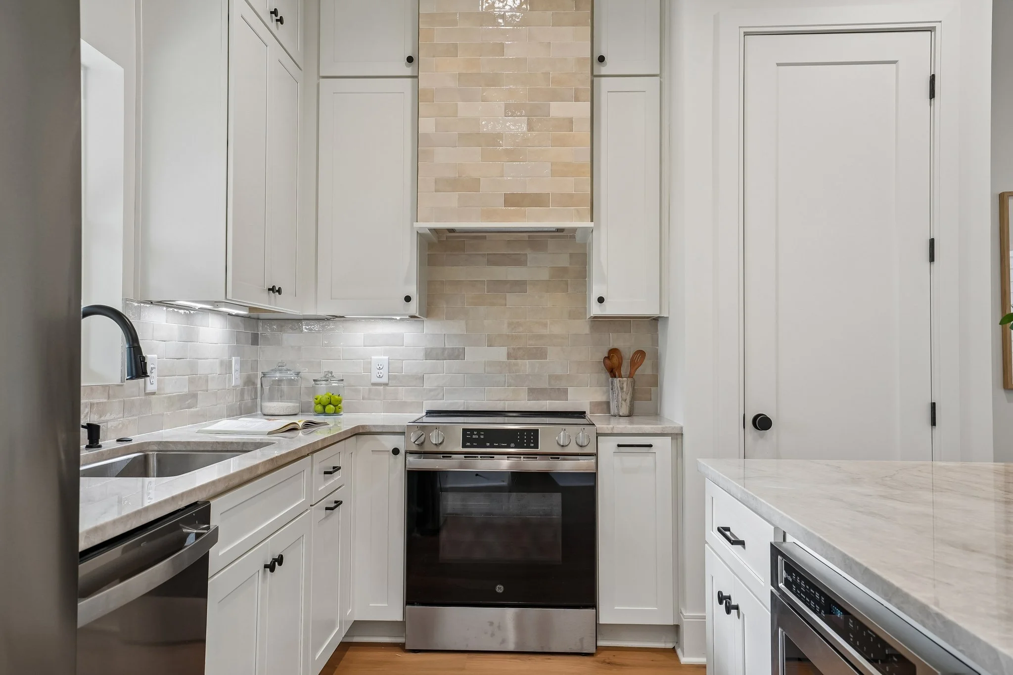 11-web-or-mls-Sultana Ave B-S0508-011.jpg