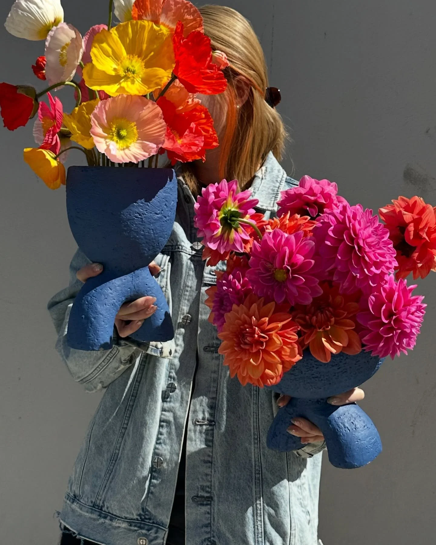 Bright &amp; Happy ✖️Poppies &amp; Dahlia
.
.
.
.
.
.
.
.
#bouquet #kapelflowers #poppies #dahlia #sydneyflorist #floraldesign #valentinesday #dahlia #evens #happy #eventflowers #eventsydney #wedding #love #forever #summer #flowers #phalaenopsisorchi
