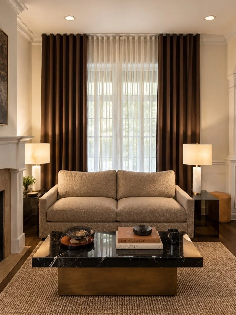 We&rsquo;re giving chocolate brown the floor-to-ceiling treatment. 🤎

Rich velvet meets airy ivory sheers in this custom installation from the Bloom &amp; Co. Drapery Workroom. The ripplefold keeps things tailored; the velvet keeps them a little ind