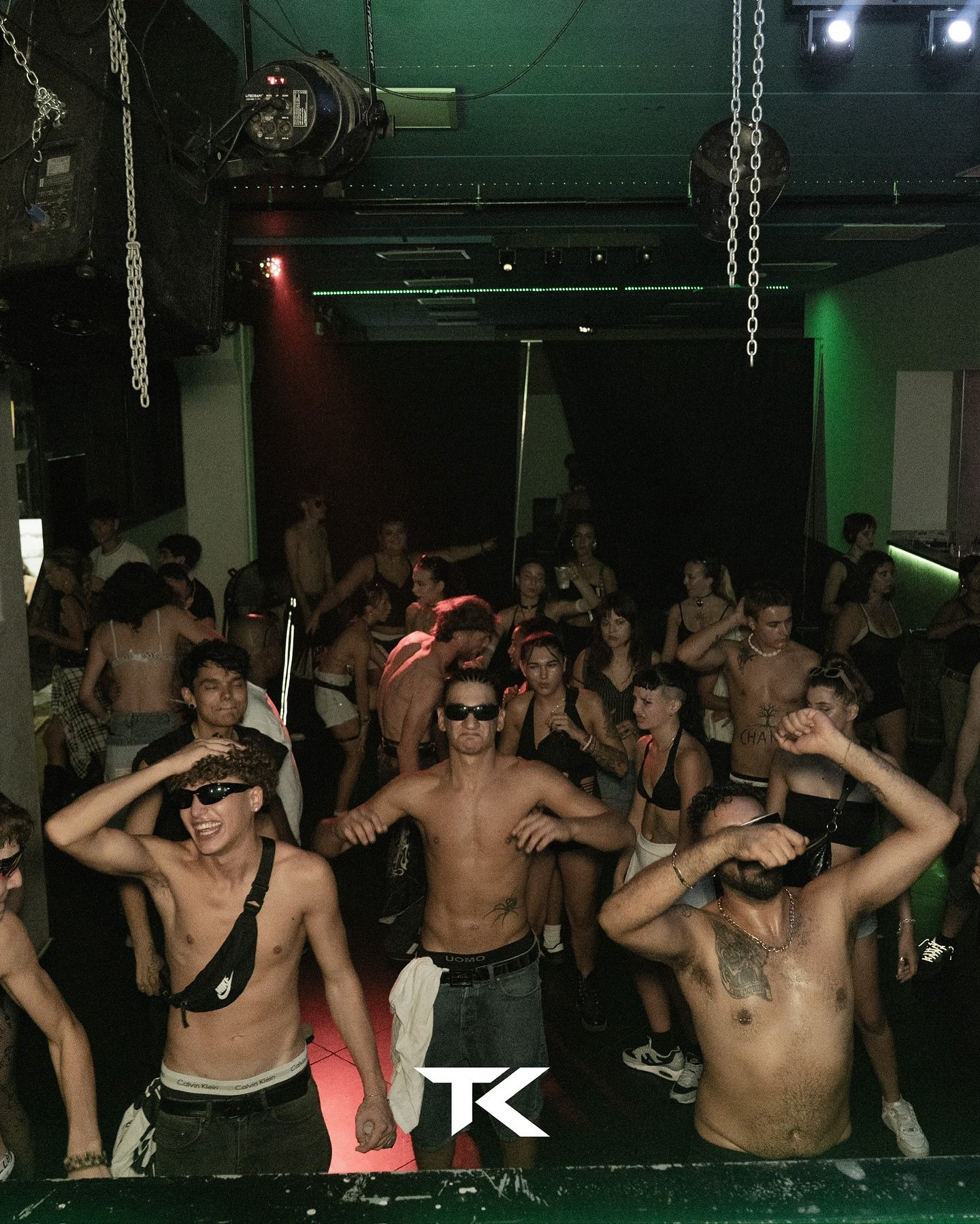 ⭐️𝐅𝐎𝐓𝐎 𝟗 𝐀𝐆𝐎𝐒𝐓𝐎⭐️
𝗣𝗔𝗥𝗧𝗘 𝟮

Chi era presente al 𝗖𝗥𝗔𝗭𝗬 𝗙𝗥𝗘𝗘 𝗖𝗢𝗡𝗦𝗢𝗟𝗘 sa bene della follia che si &egrave; scatenata durante la serata.

La prima parte &egrave; stata solo un assaggio, adesso l&rsquo;album &egrave; comple