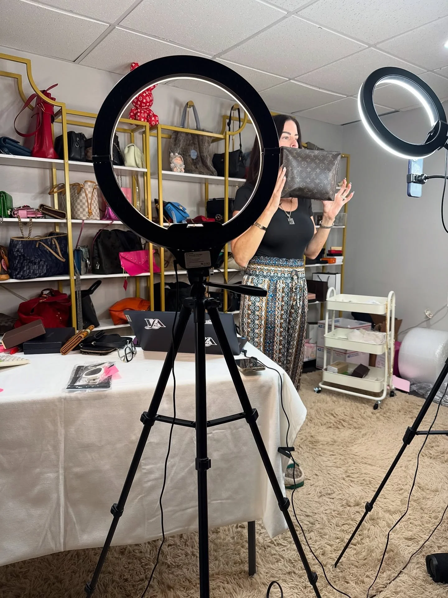 Another live show today selling all your favorite preloved luxury and brand new sunnies 😍