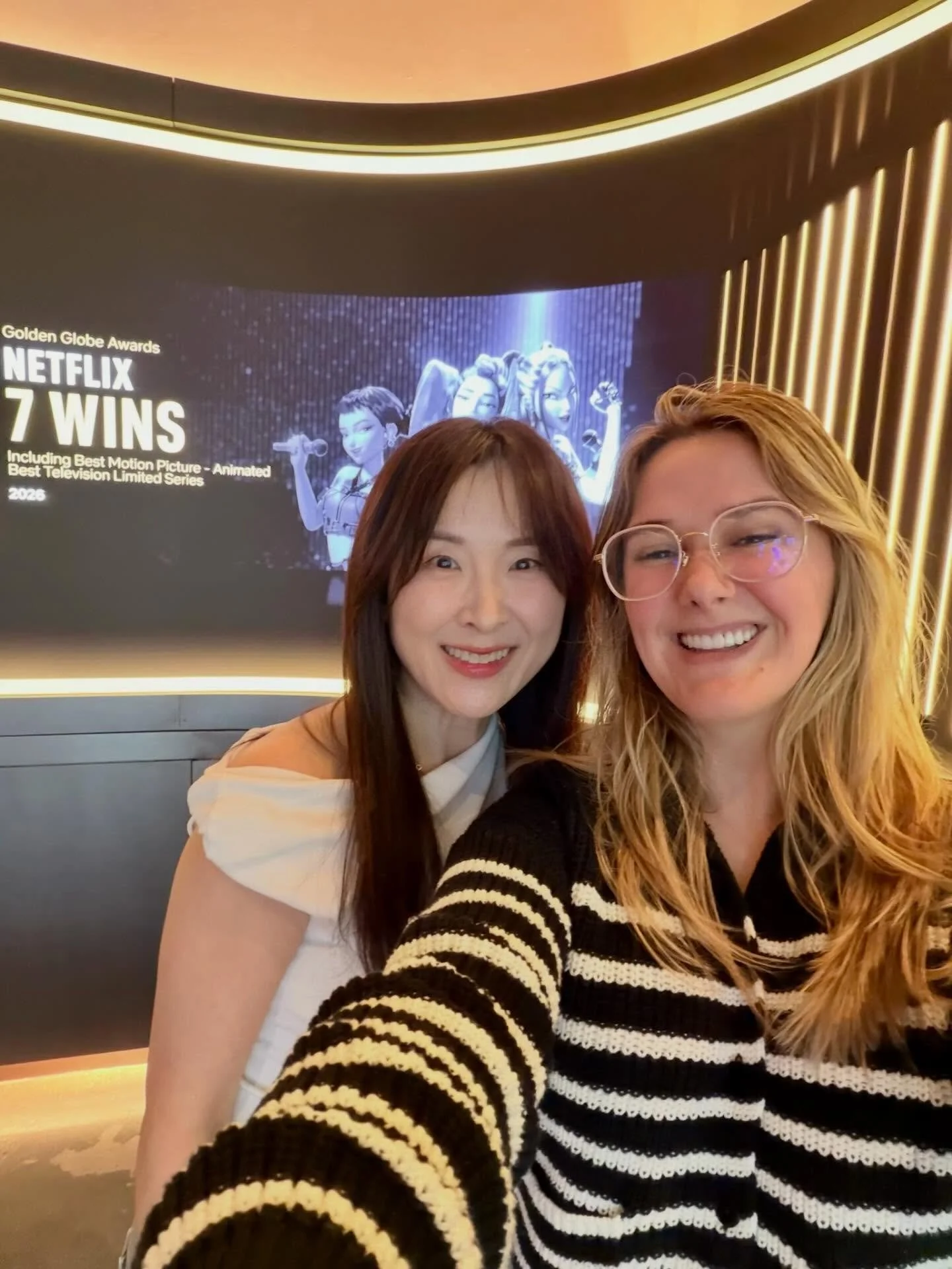 Oh&hellip;just hanging out with my lovely friend at Netflix. You know, as one does. 😂 I tried not to dork out too much, but it was so cool!!! 

Look at that Emmy Garden! Oh and the creepy Squid Games doll that stares at you with glowing eyes as you 