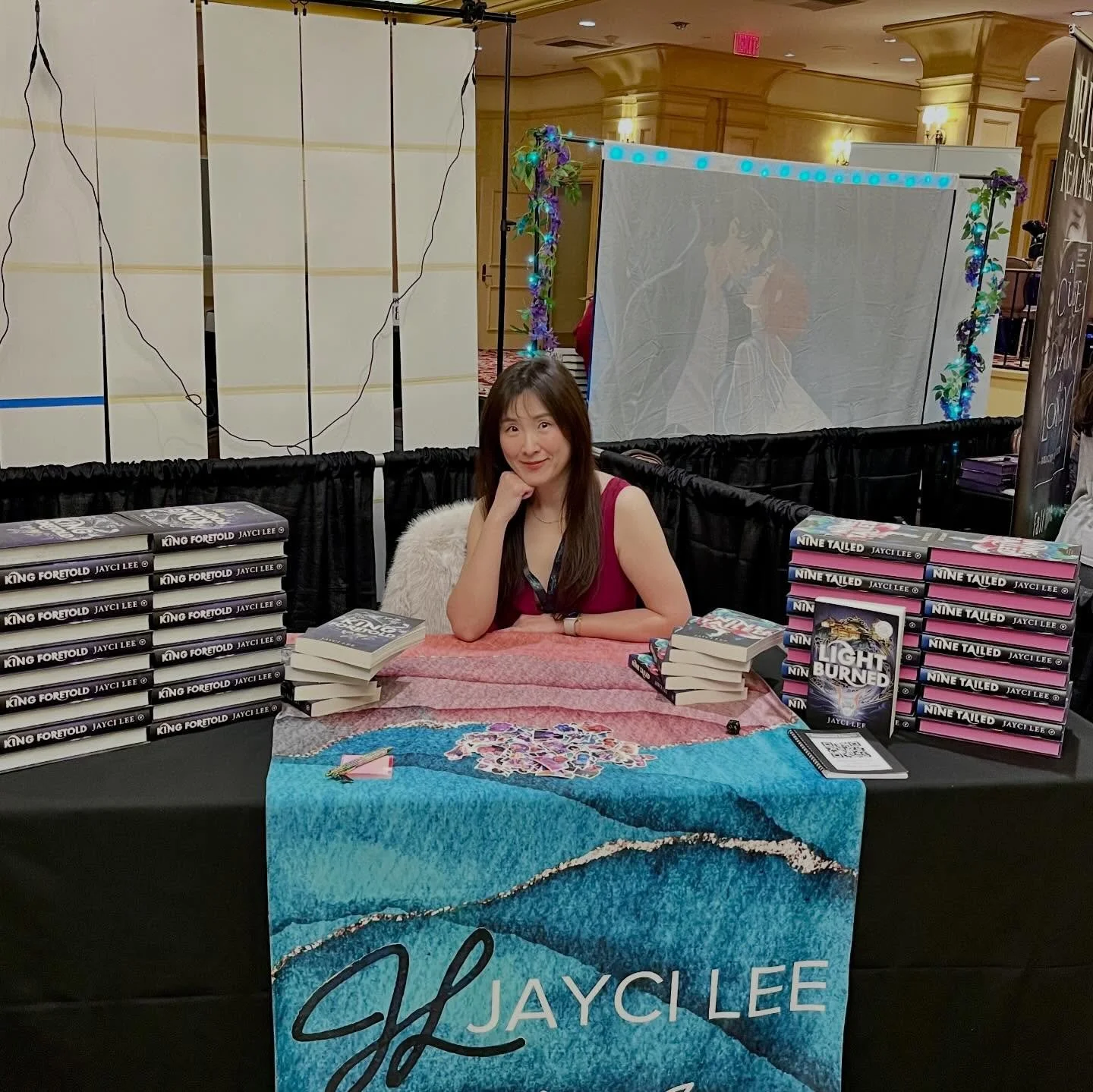 Romantasy BookCon passed in a wondrous blur, and I am proud I took these 6 pictures. Total. For the whole weekend. But it&rsquo;s better than zero, so yay me!

I&rsquo;m grateful for all the amazingly generous readers and sweet booth neighbors that I