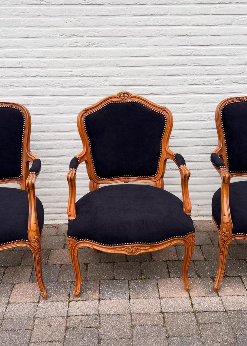 Klassieke stoelen siernagels.png