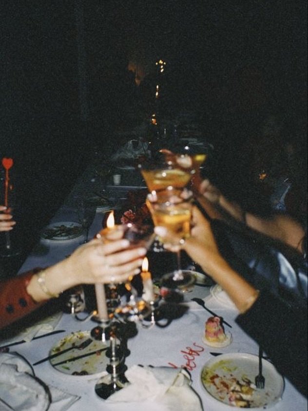 How to Not Overeat at Thanksgiving ~ 

Thanksgiving isn&rsquo;t the problem but rather how we approach the meal that can cause issues. Use these simple tools to enjoy your day without feeling inflamed, bloated, or exhausted afterward!

1. Put your fo