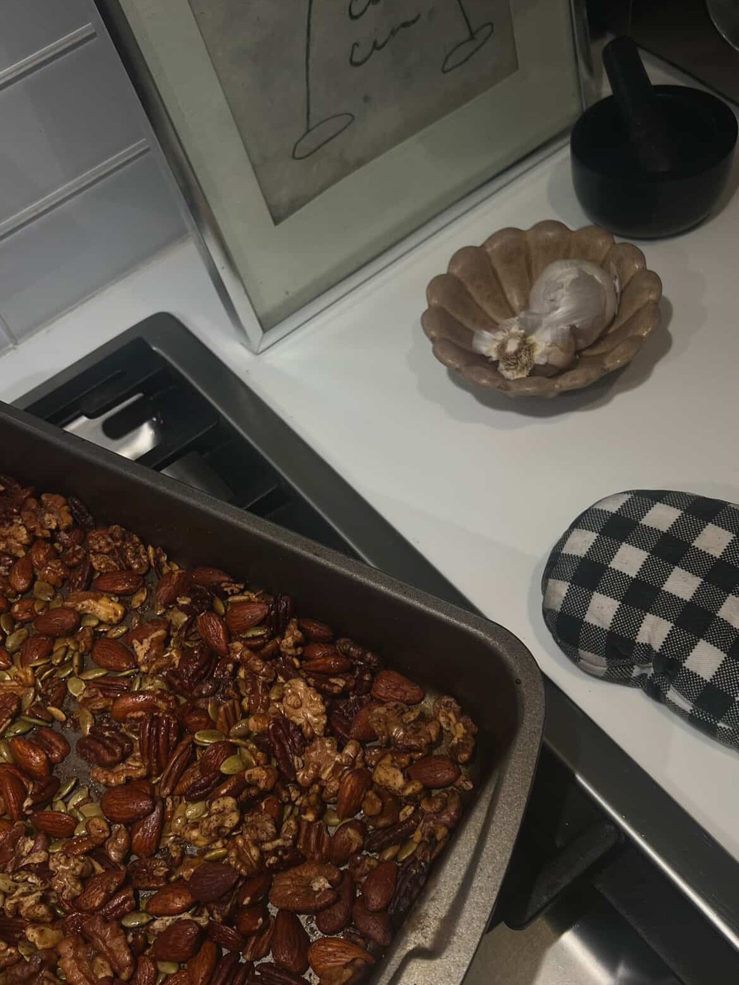 We cannot get enough of this trail mix! So easy and wholesome- would def recommend portioning it out though since it&rsquo;s way too easy to overindulge: 

All raw, organic ~
almonds
walnuts
pecans
pumpkin seeds
flax seeds

gently toss everything in 