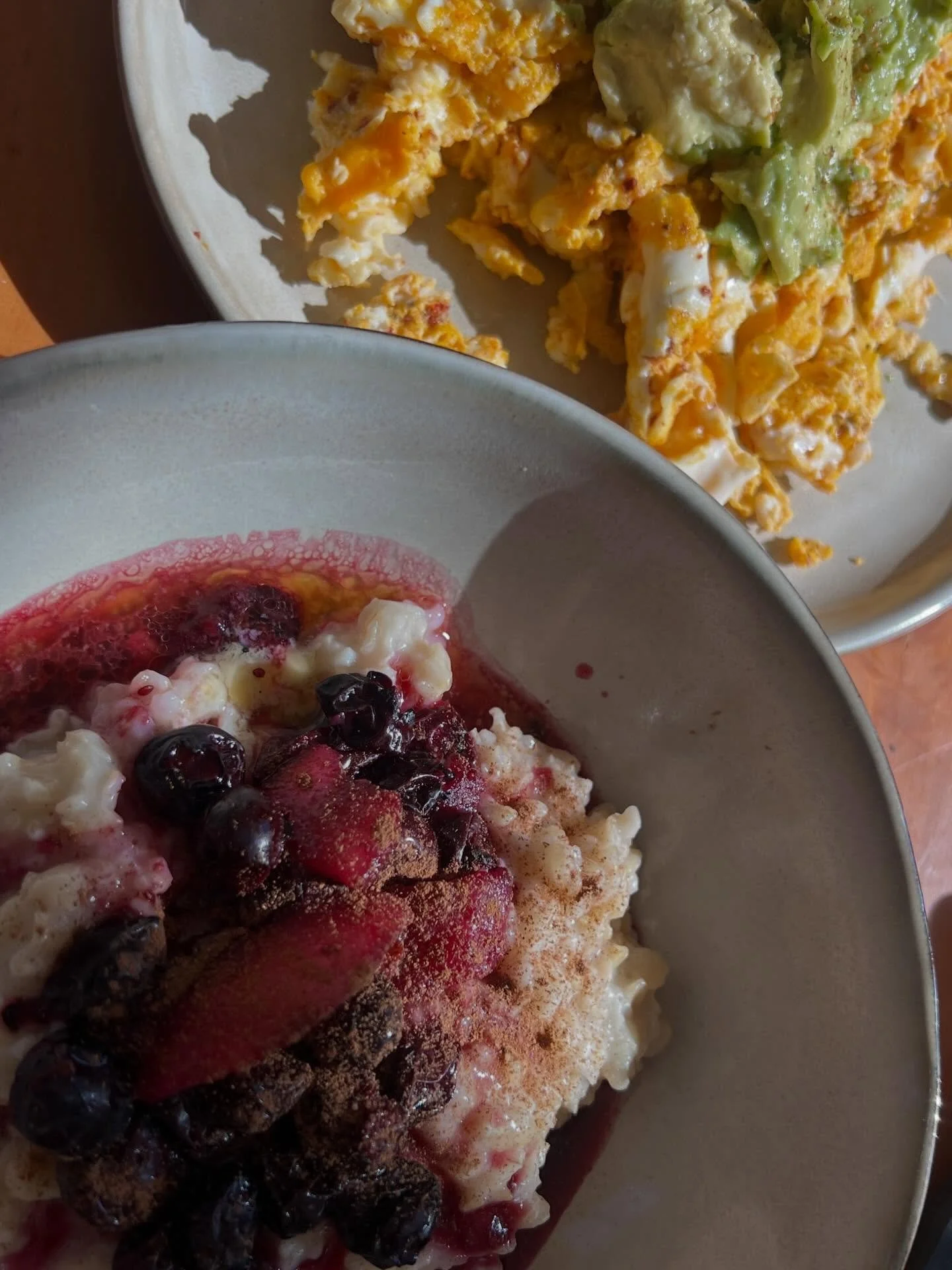 Eating healthy is anything but restrictive or boring.. and putting together meals is easier than you think!

The framework I use: think color, then make a meal of it~

Protein (grass-fed meat, fish, tofu, poultry *in moderation*) Fiber (veg!) Fat (gh