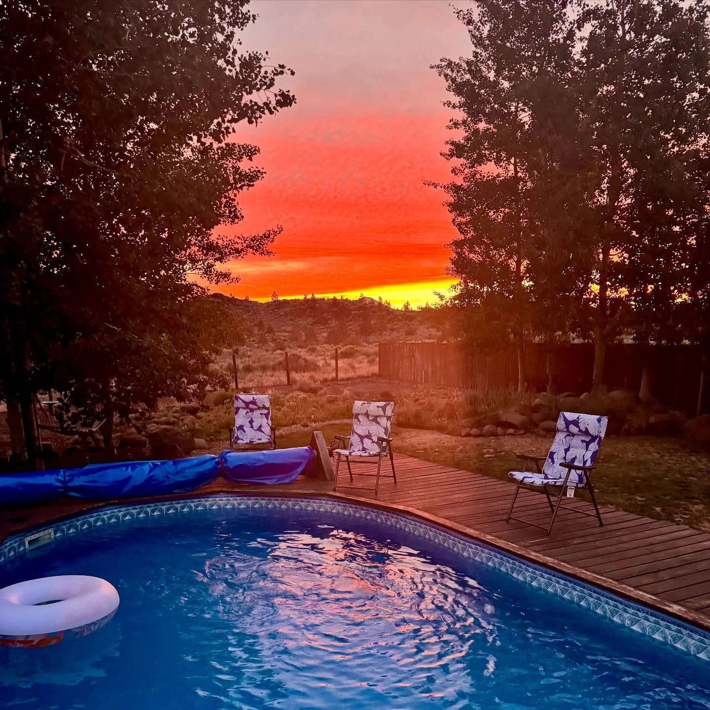 One of our favorite things about living in Central Oregon&hellip; the sunsets.

#centraloregon #sunsets #epicsunset #desertsky #sistersoregon