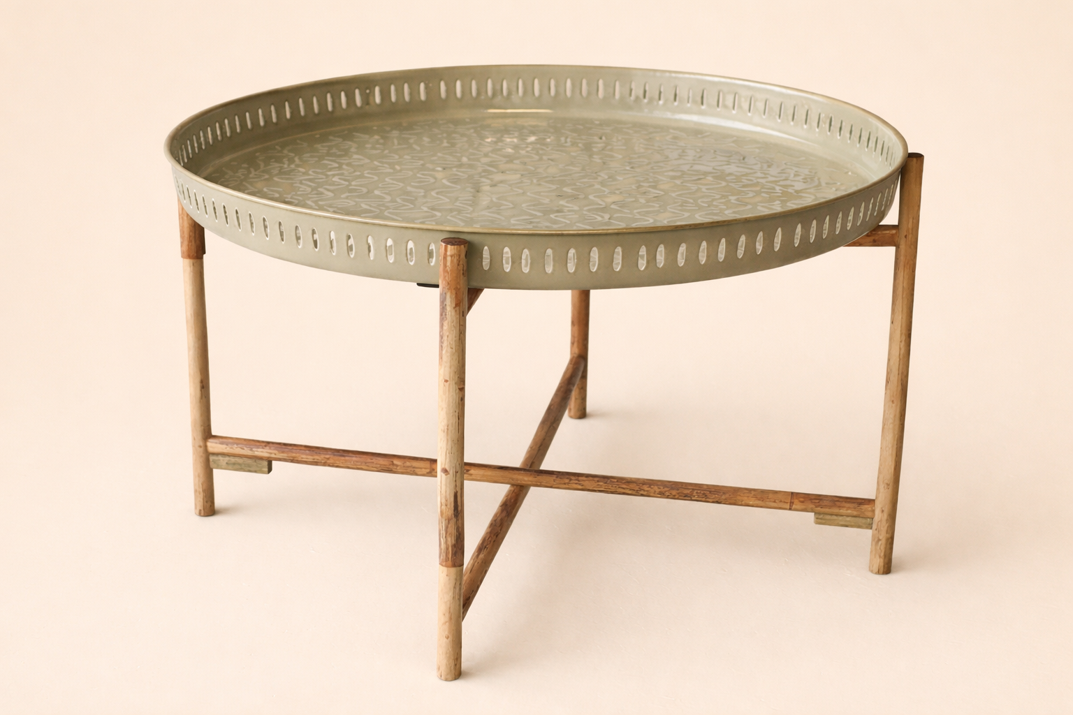 TABLE EMAILLE MASTIC