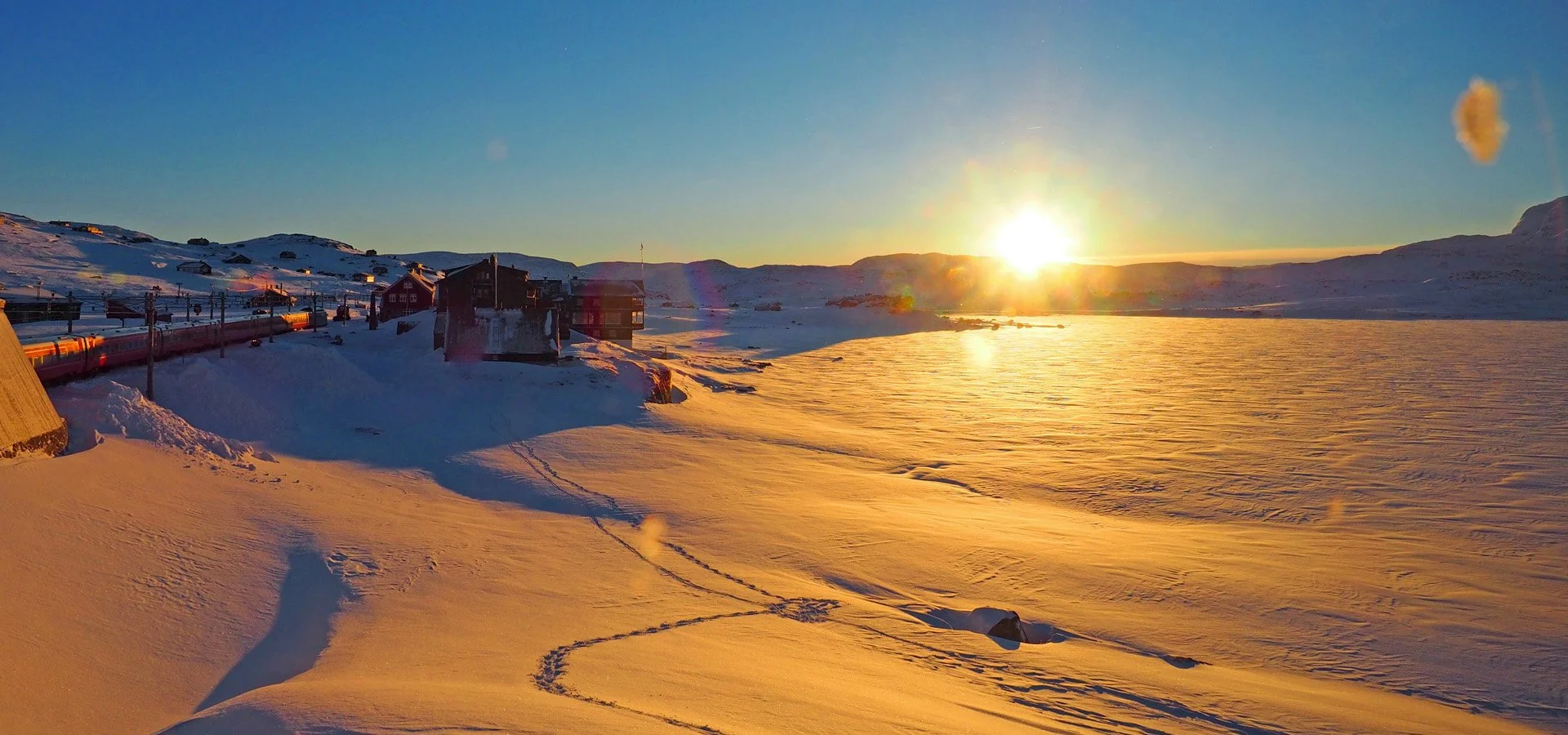 Vinterlys Finse-Steinboligen-PH-1920x900.jpg