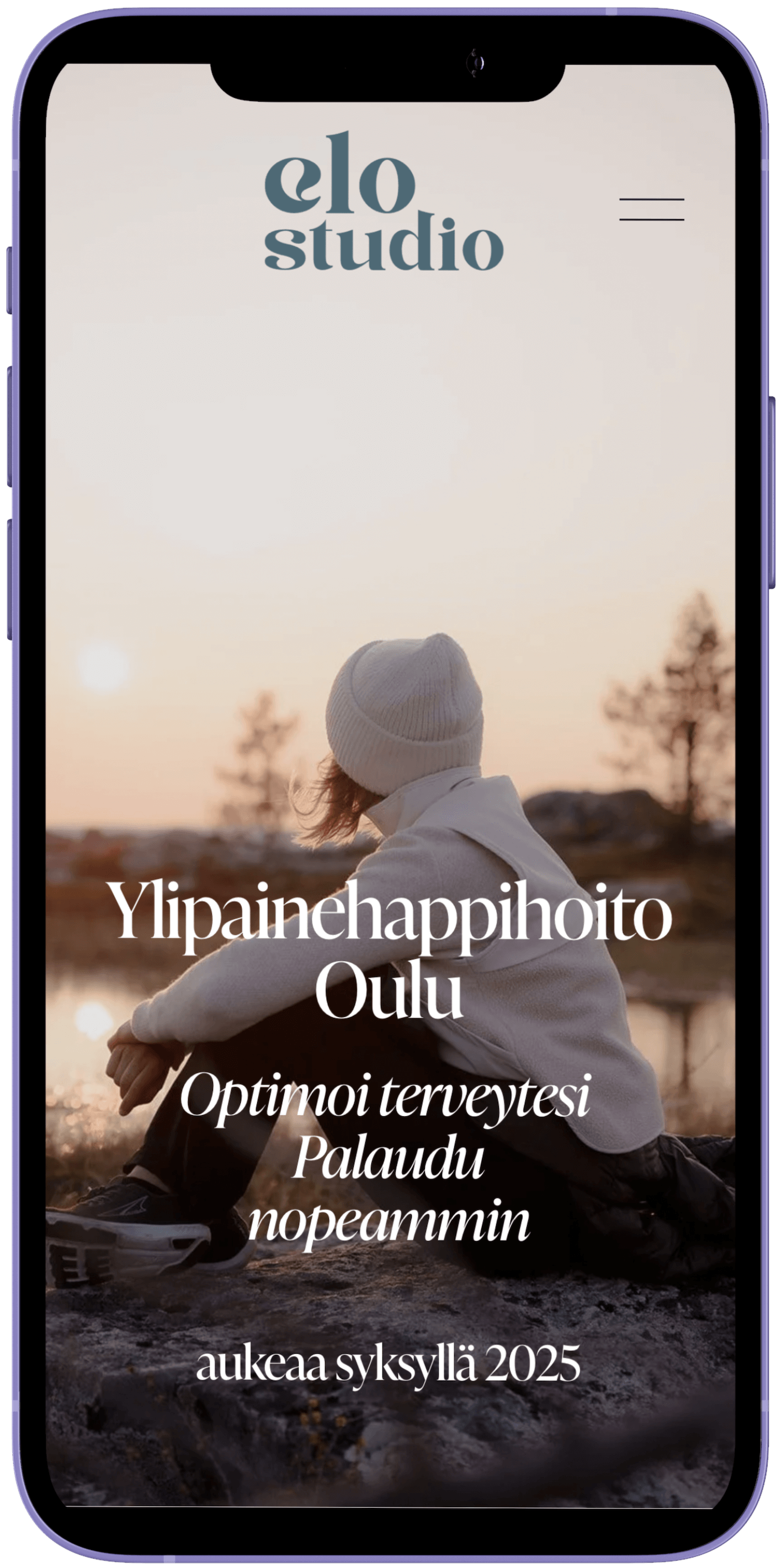 Referenssi: Hyvinvointialan yrittäjän Squarespace-verkkosivut puhelimen näytöllä.