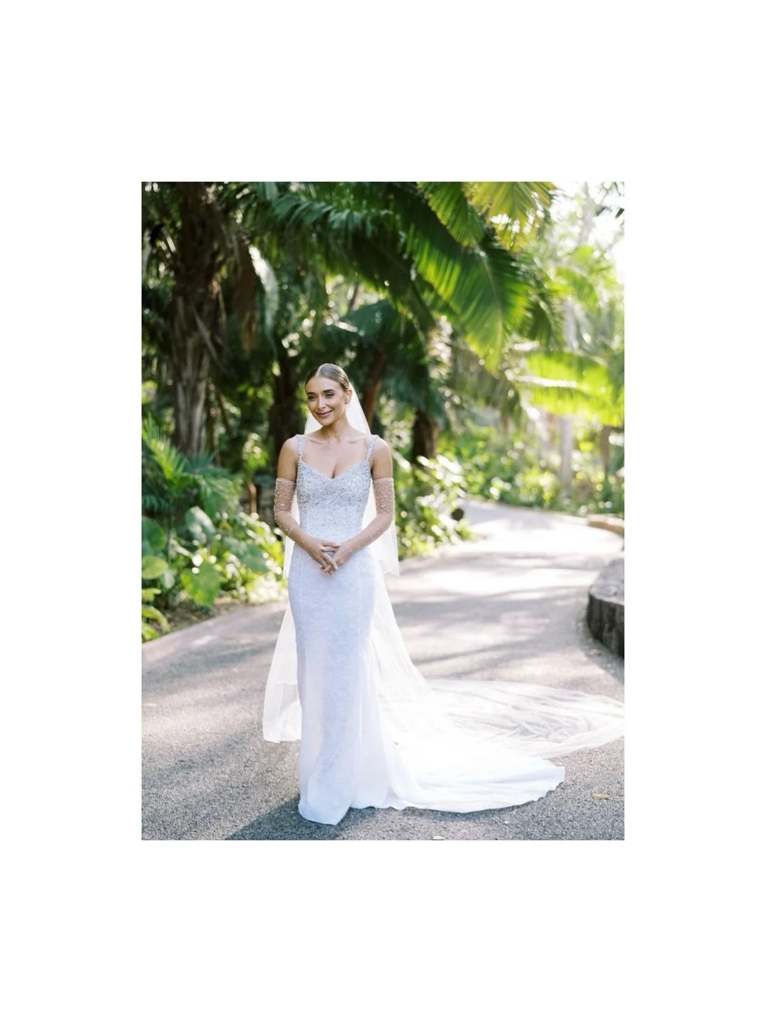 Brooke.
@sacks_productions @mandarina.mx @givenchy @robinholt.sacksproductions