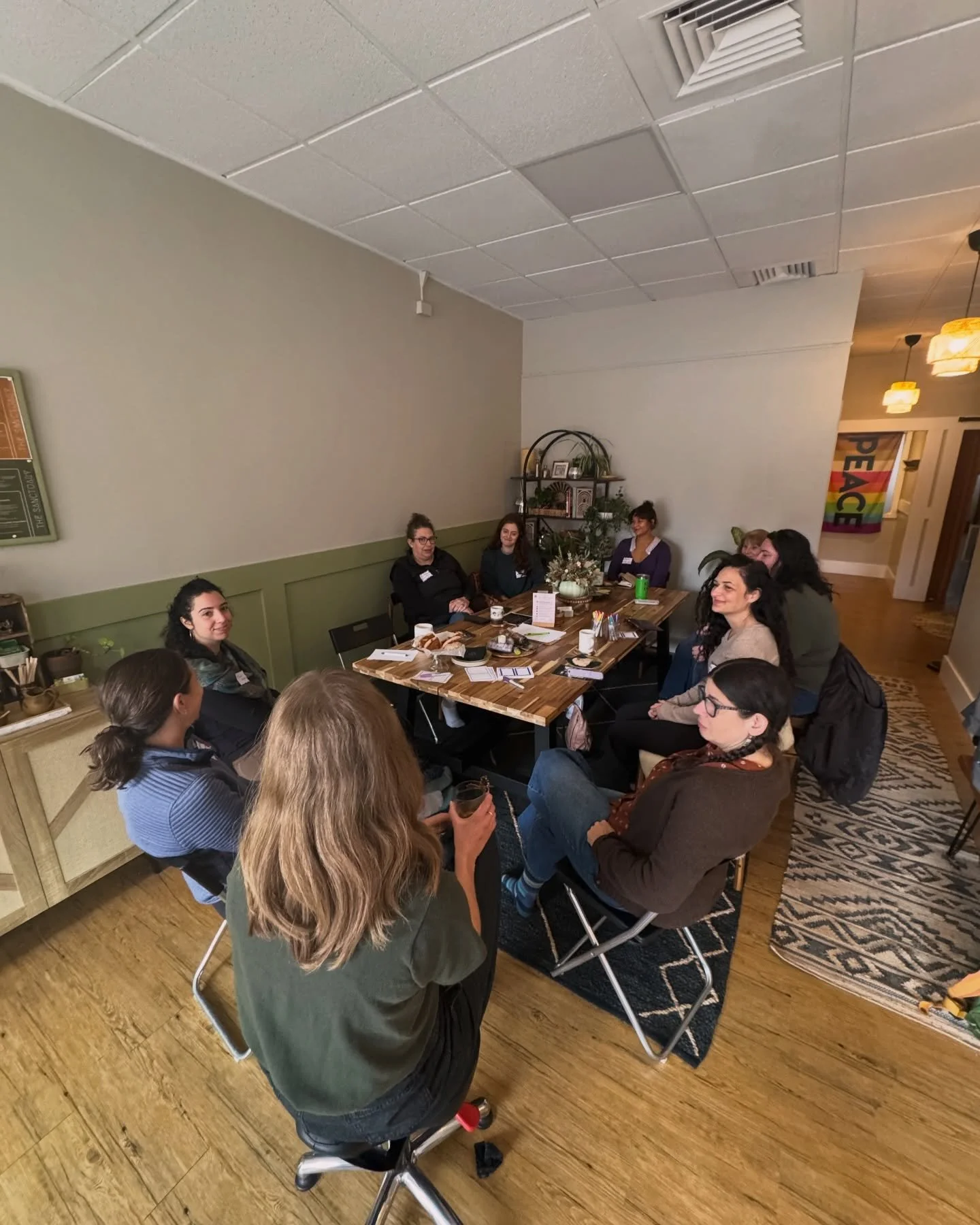Are You a Local Woman Entrepreneur? ☕️
Join us on Friday for a warm, inspiring morning with fellow local women in business! This casual bi-monthly meet-up is a space to connect, share ideas, collaborate, and support one another over coffee or tea. Wh