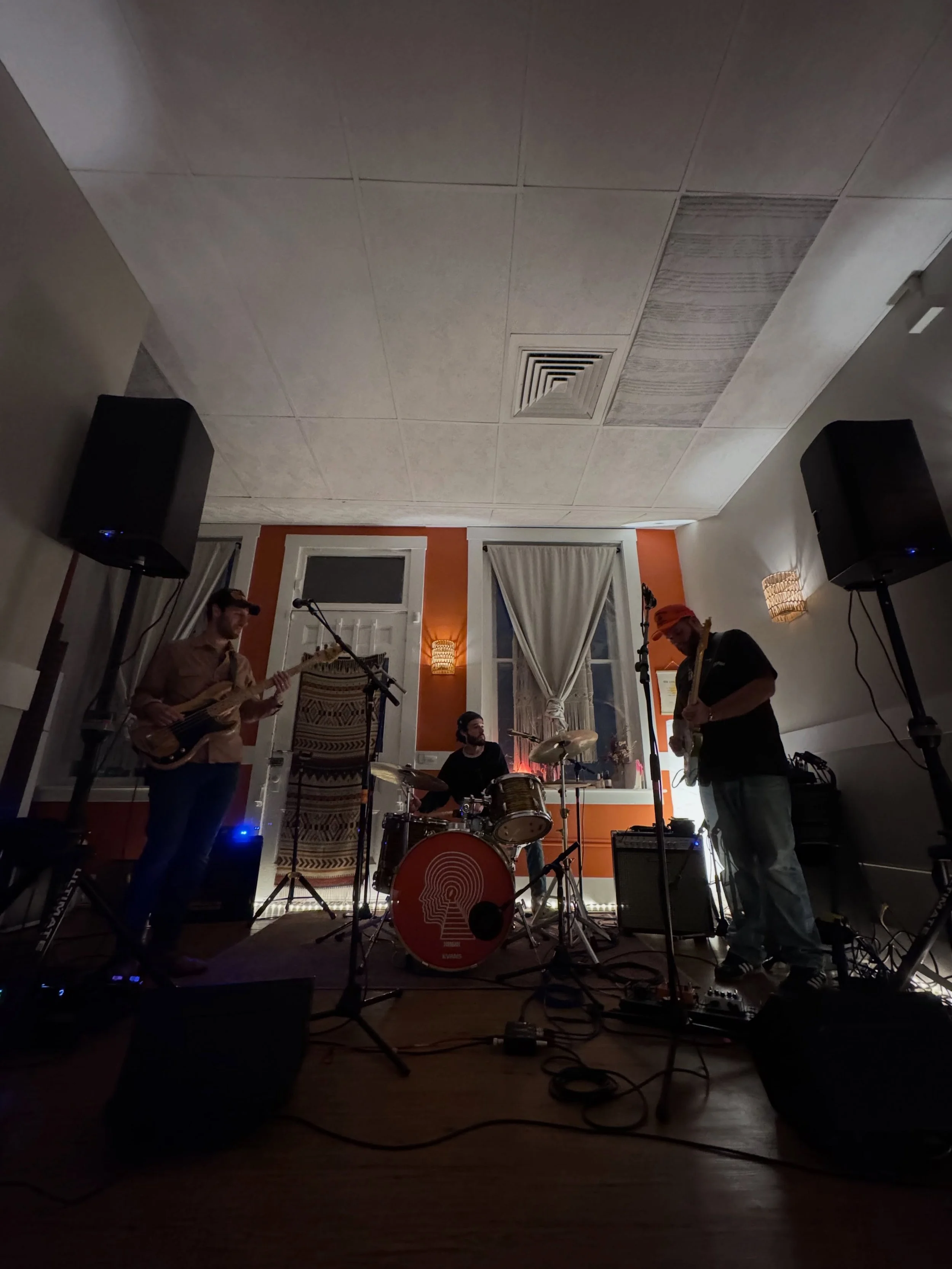 Saturday night 🌙✨

Chill. Jammy. Intimate. Connective. That&rsquo;s the only way to describe it.

Thank you to everyone who filled the room with such good energy and to @zachnugent, @joshweinsteinvt, and @zajdrums for bringing those Living Room vibe