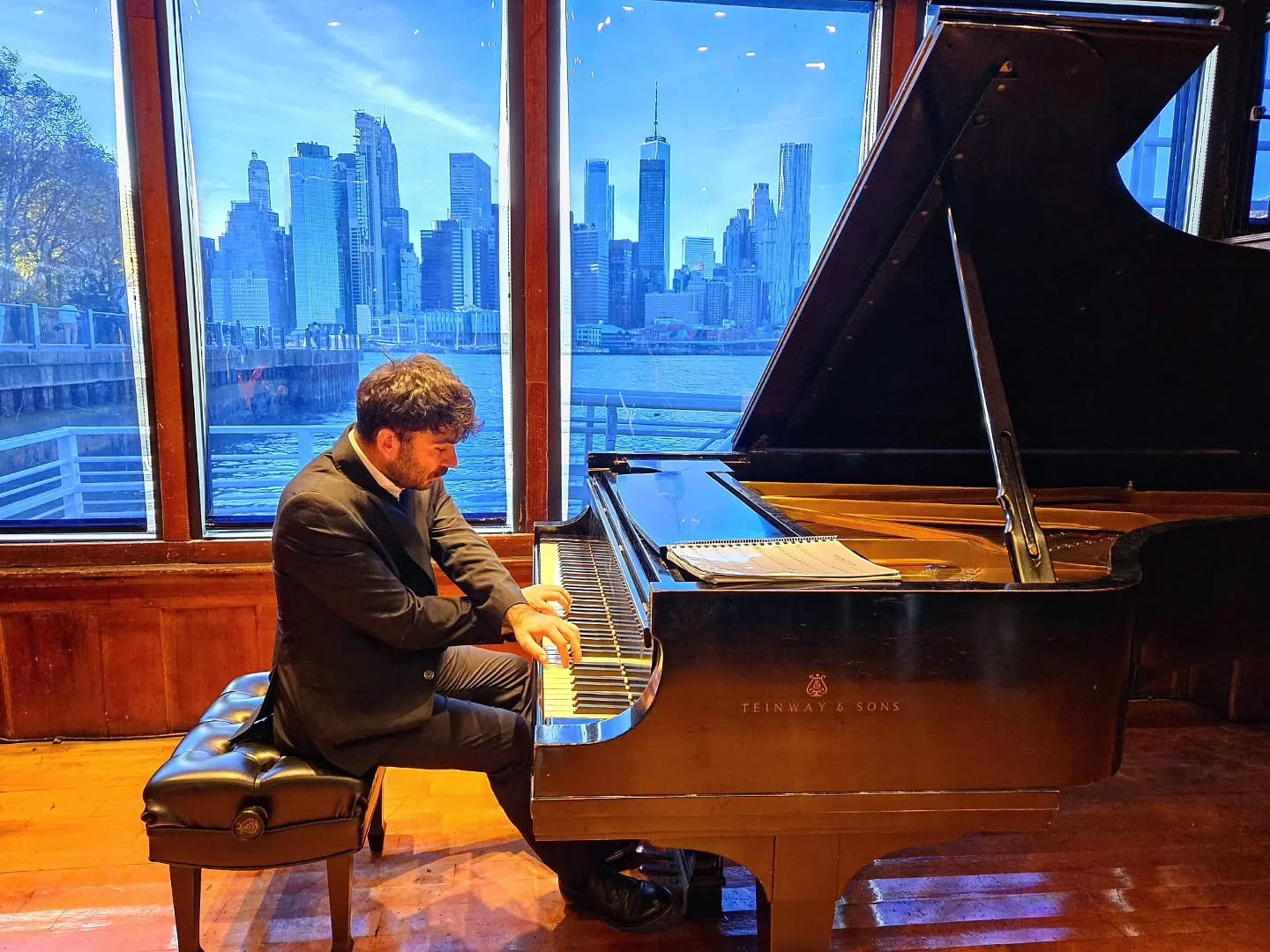 Qualche foto dal concerto al Bargemusic a Brooklyn.

Grazie New York!

#newyorkcity #bargemusic #brooklyn #music #pianist #classicalpiano #pianomusic