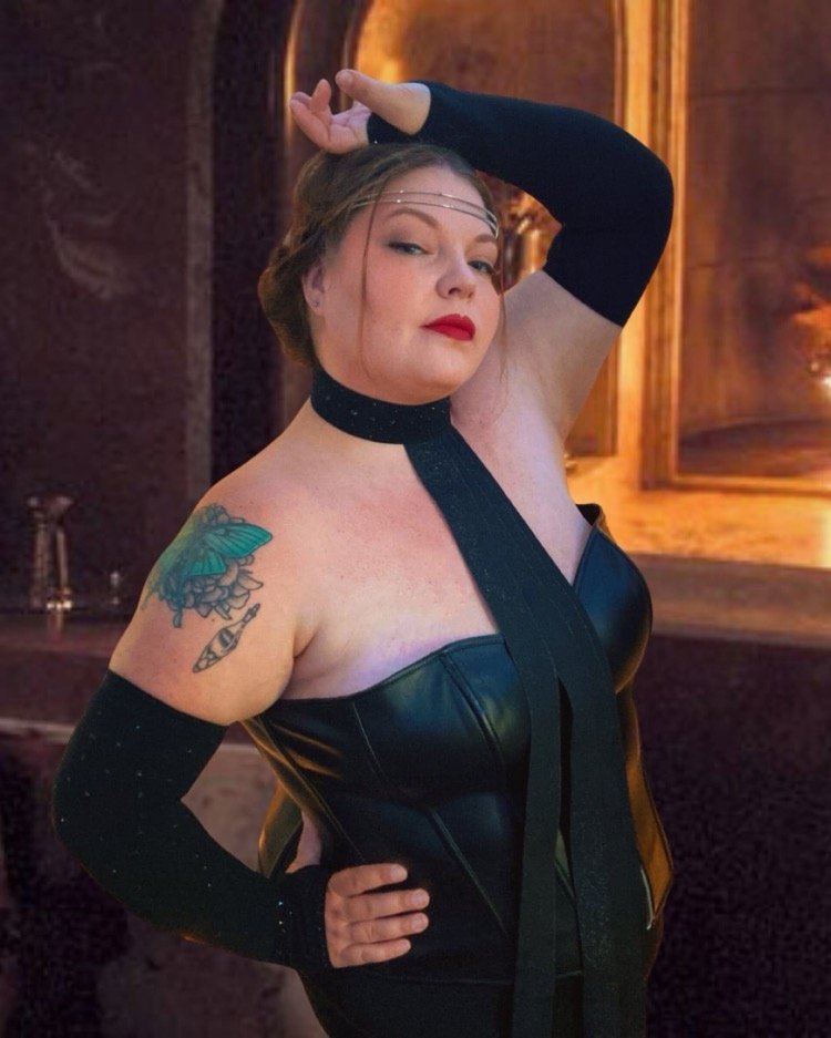 May the Fourth be with you!

I've had the chance to do TWO Padme Amidala-inspired burlesque acts at @vespervalentinexo's Star Wars shows a few years ago, and I'll never let go of my Lake Dress! 

#burlesque #pnwburlesque #travelingshowgirl #maythefou