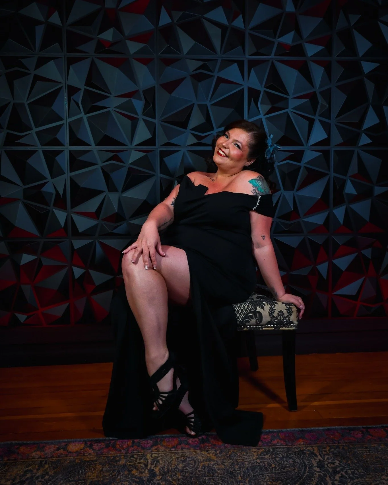 Less than a week until I'm back in the Tri-Cities with @hollydollyburlesque!

Come enjoy some MILFShakes in Kennewick on Friday night, and join us for a Campy Trip in Walla Walla! I'll see you there 💋

🎟️🔗 on my profile &hearts;️

📸: @christyalej