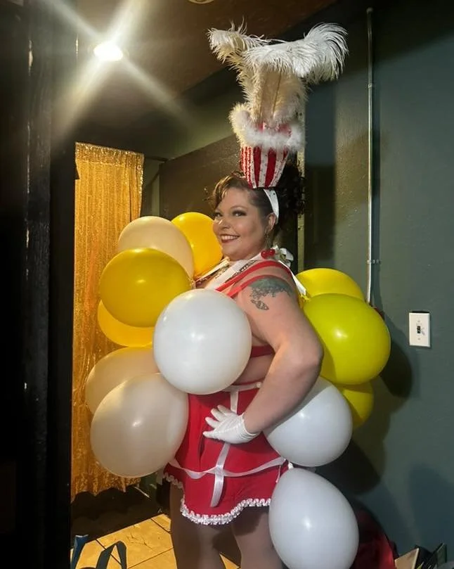I can&rsquo;t wait to bring out my popcorn act again! This act has changed so much over the years, but the ridiculous popcorn bucket isn&rsquo;t going anywhere. Come out to the show tonight and I&rsquo;ll be sure to give you a sweet treat!

📸: @ther