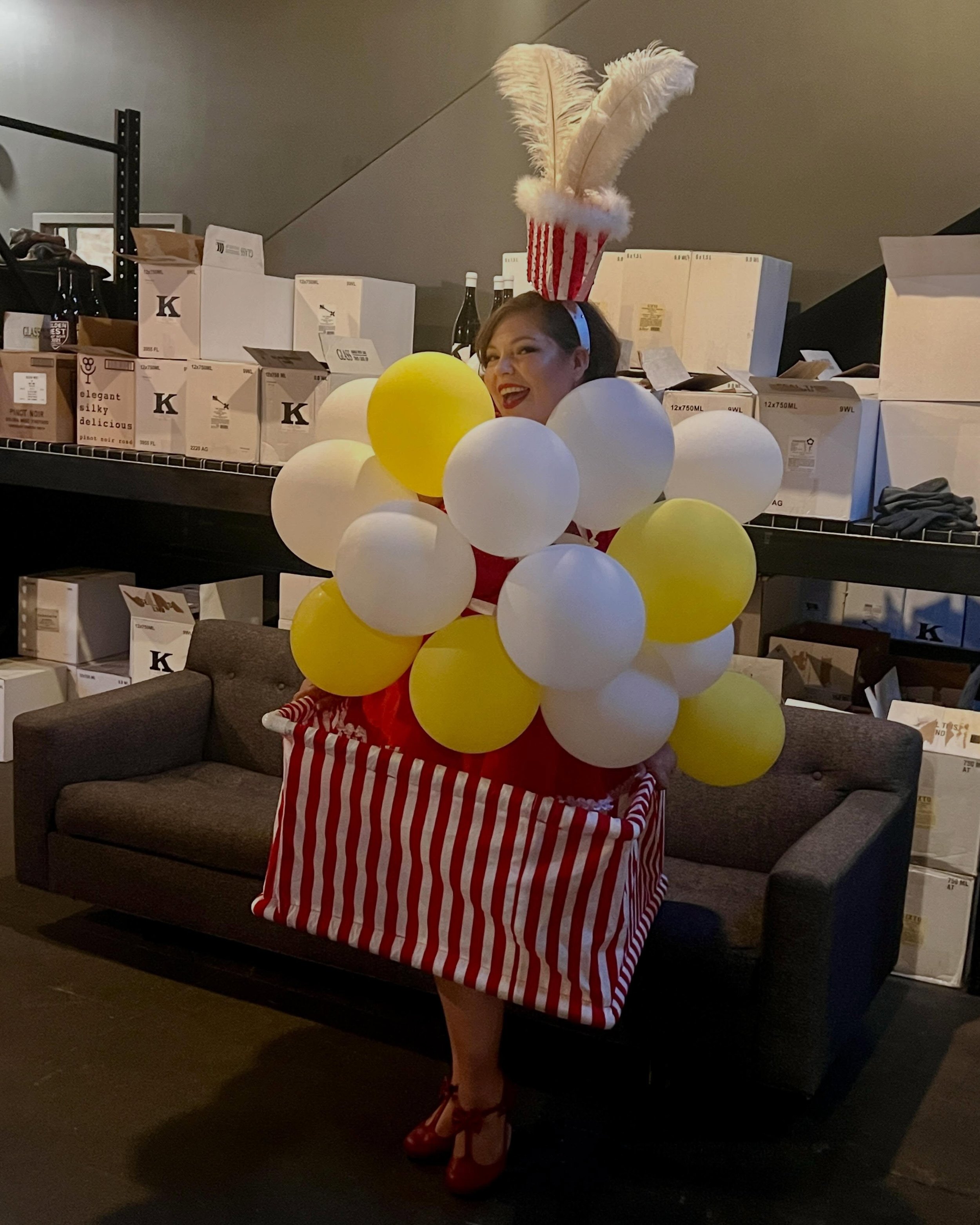 It&rsquo;s weekends like these that make me so happy I came back to burlesque &hearts;️ 

#burlesque #travelingshowgirl #pnwburlesque #misselliefoxontheroad #balloonpopping