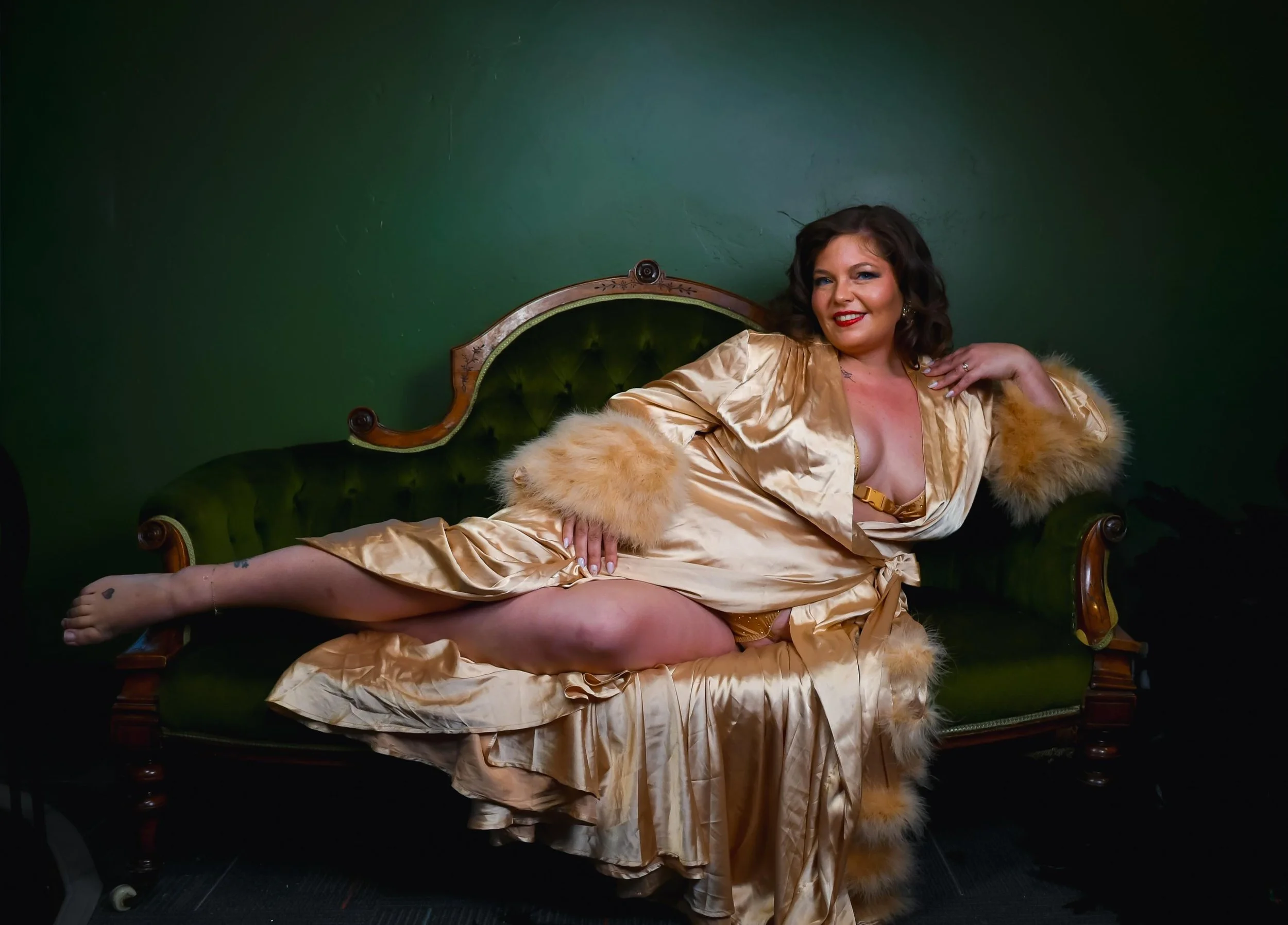 One week until I&rsquo;m back, Bremerton! I hope you have your tickets - &yacute;ou can find em in my profile.

Until we meet again, enjoy this fresh snap from April&rsquo;s burlesque community day 💋 

PRIDE Burlesque
📆: Thursday, May 18 - Doors at