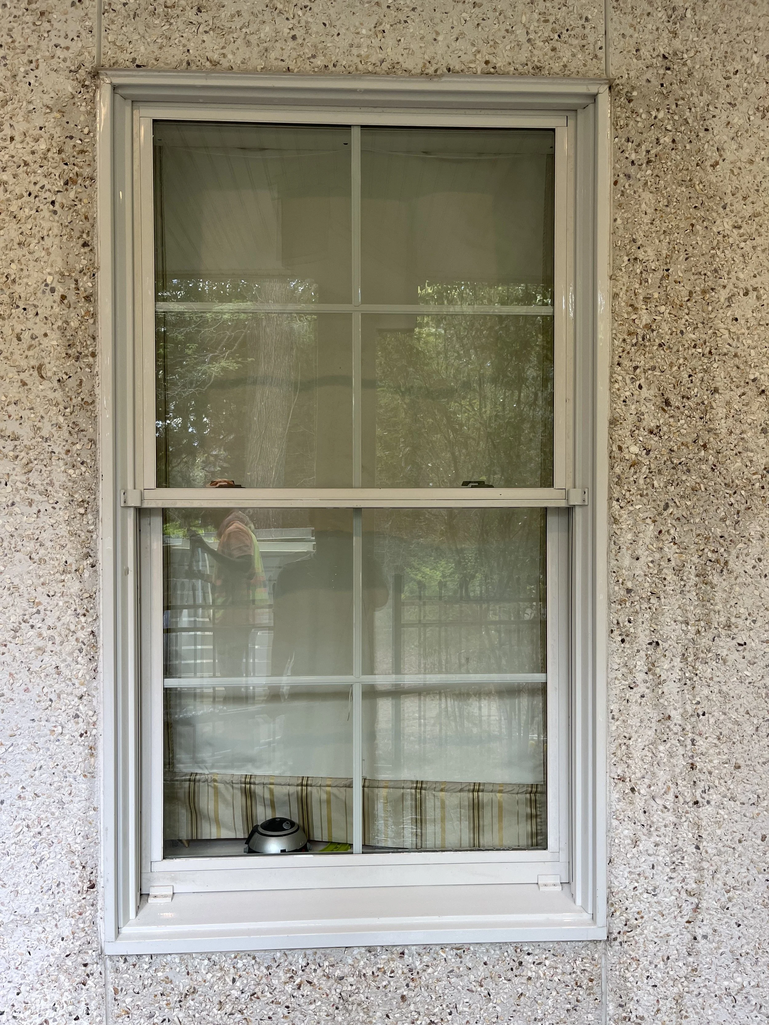 Top Signs It’s Time to Schedule a Professional Window Cleaning