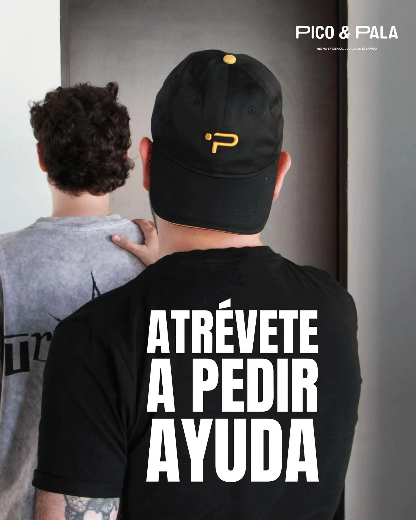 Reconocer que necesitas apoyo requiere valor. 
Atr&eacute;vete a pedir ayuda, a aprender de otros y a crecer en comunidad.  igual que en el p&aacute;del, La verdadera fortaleza est&aacute; en saber cu&aacute;ndo apoyarse en otros y seguir adelante co