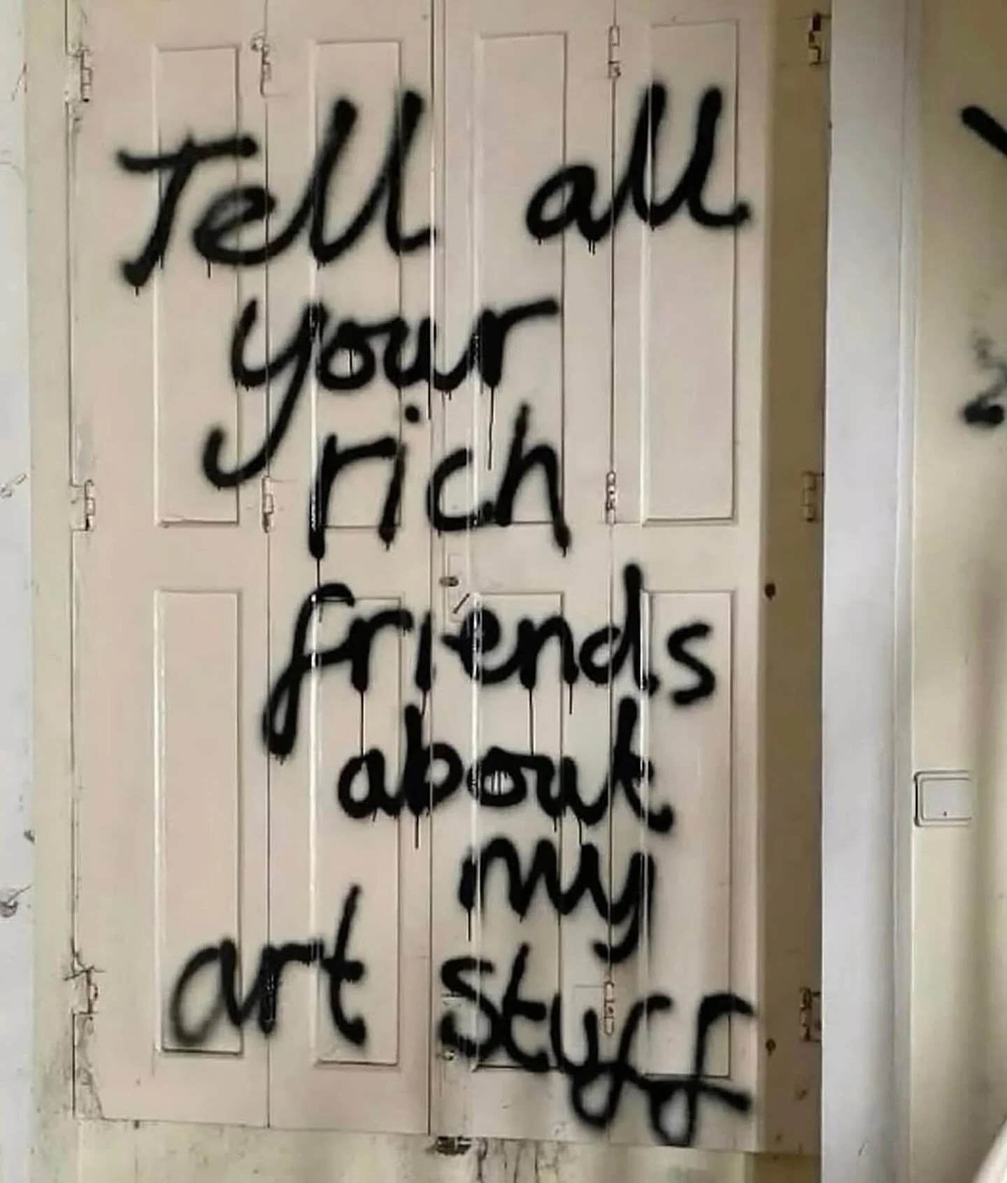 🌊🎨 Posted up in the @salty.sistersco Sweat Shack (yep, the garage life 🤟), slinging paint + making art to give back.

Cooking up donation pieces to help fuel the stoke for @little_board_riders, @treasurecoastboardriders @ygmairc , and @halonokillr