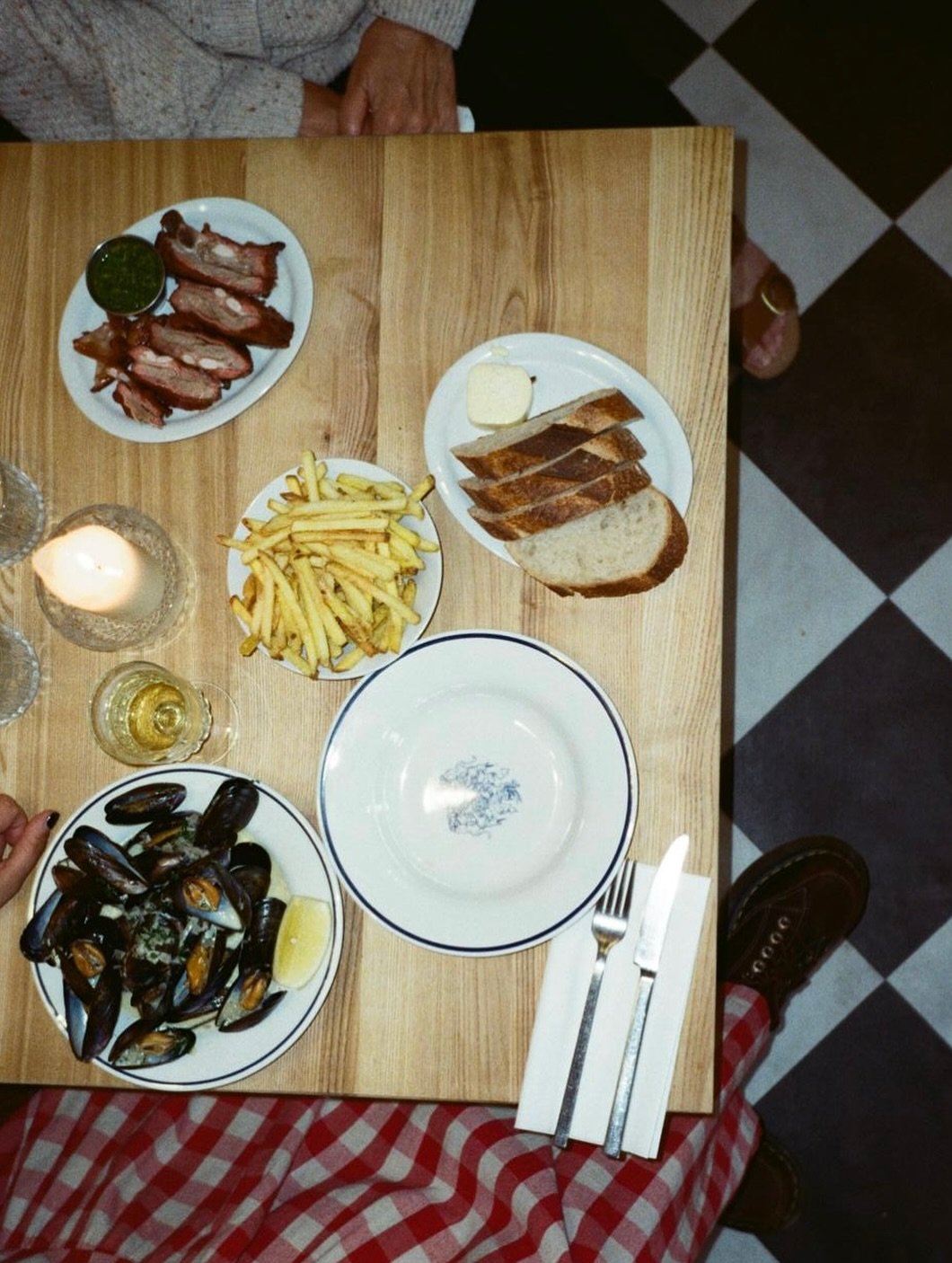 10.6.25. Life lately&hellip;.🎞️

@_chelsey.e @james9clark8 @meated_bbq 

#burencambridge #millroadcambridge #cambridgelife #cambridgeuk #cambridgefood #cambridgefoodanddrink #filmcamera
