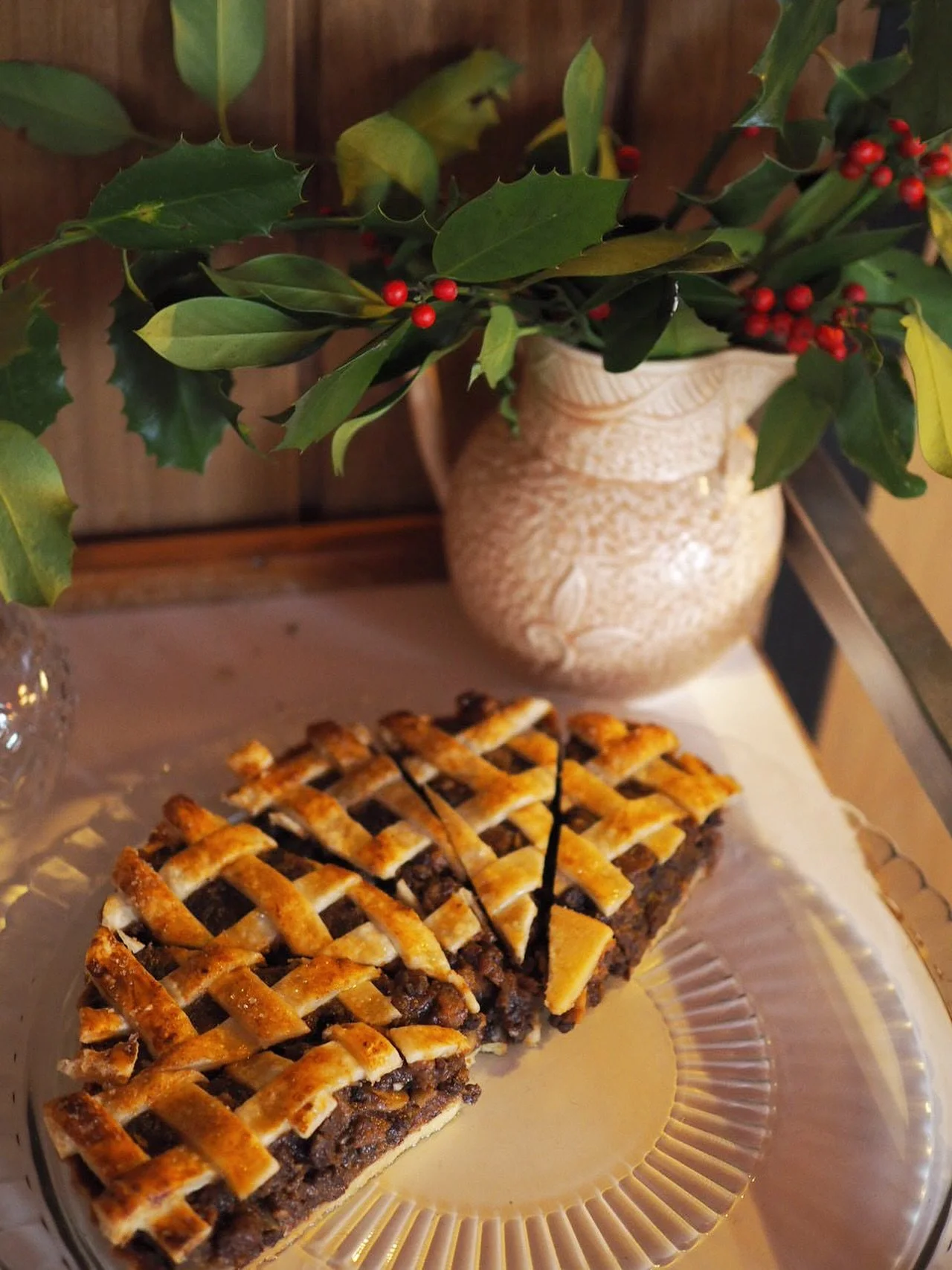 11.12.25. Once a year mince pies have their moment. Ours is packed full of those familiar festive flavours with a lattice crust and optional pouring cream. A seasonal sensation! 

#burencambridge #cambridgeuk #millroadcambridge #cambridgefoodanddrink