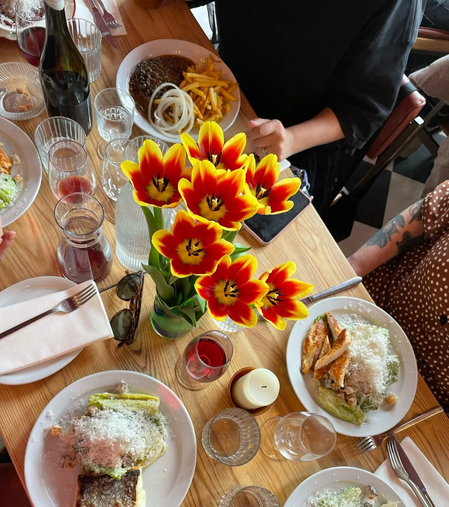 2.4.26. Spring has definitely sprung! What are your plans over the next couple of days? We have plenty of space for lunch and dinner on Friday and Saturday so come and join us! We&rsquo;d love to see you. 

#burencambridge #millroadcambridge #cambrid